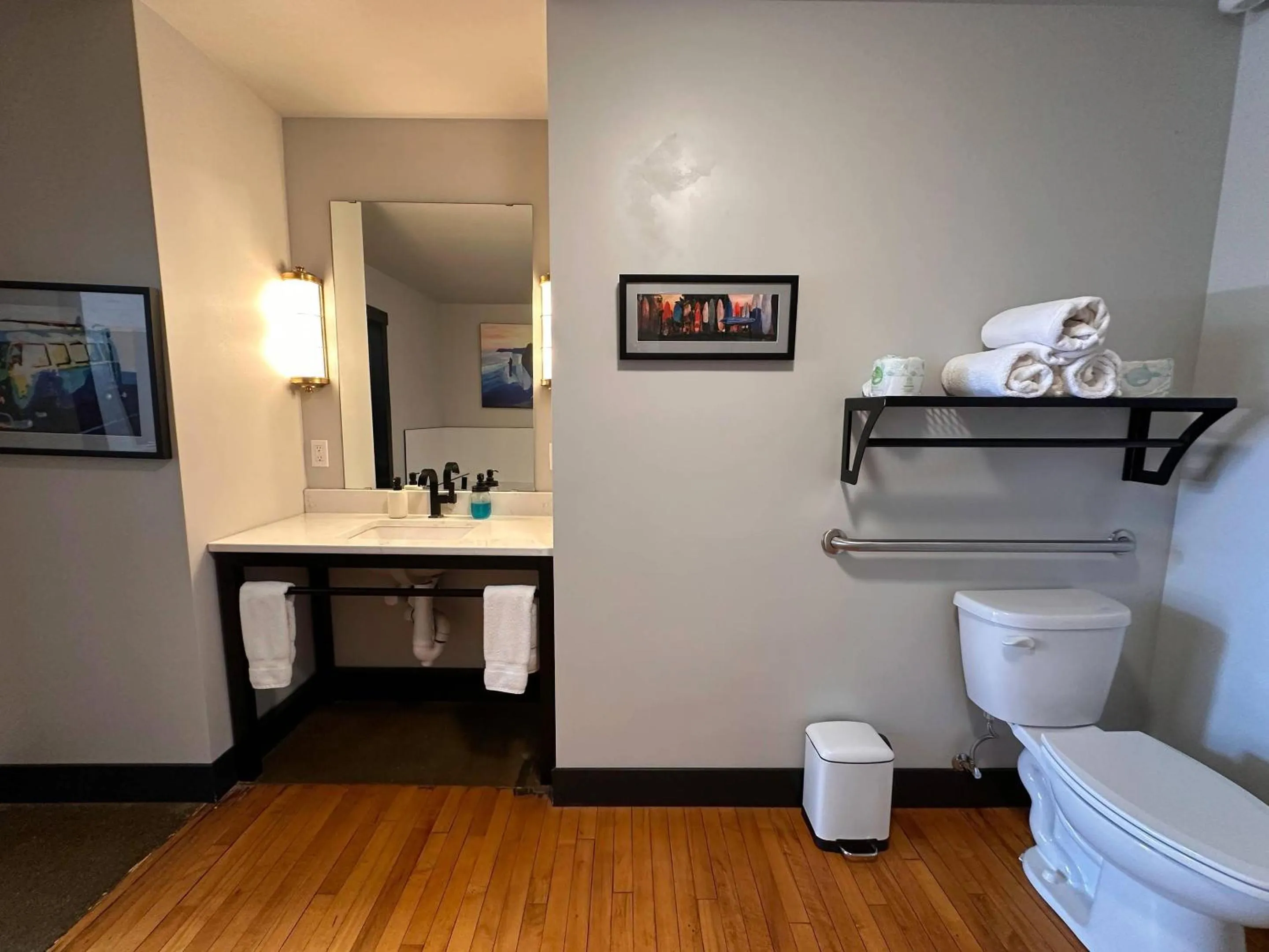 Bedroom in Hotel Grinnell, Ascend Hotel Collection