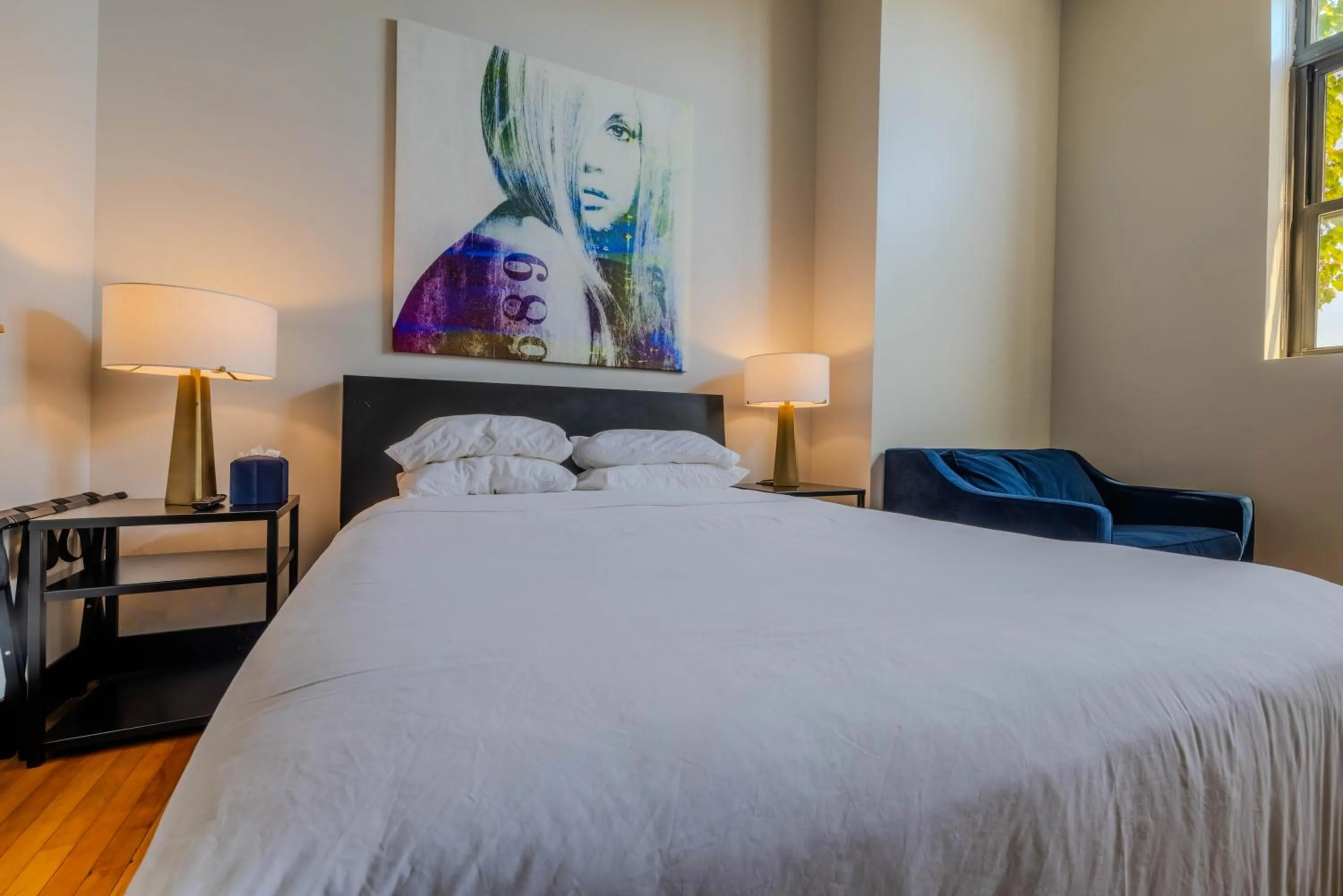 Bed in Hotel Grinnell, Ascend Hotel Collection