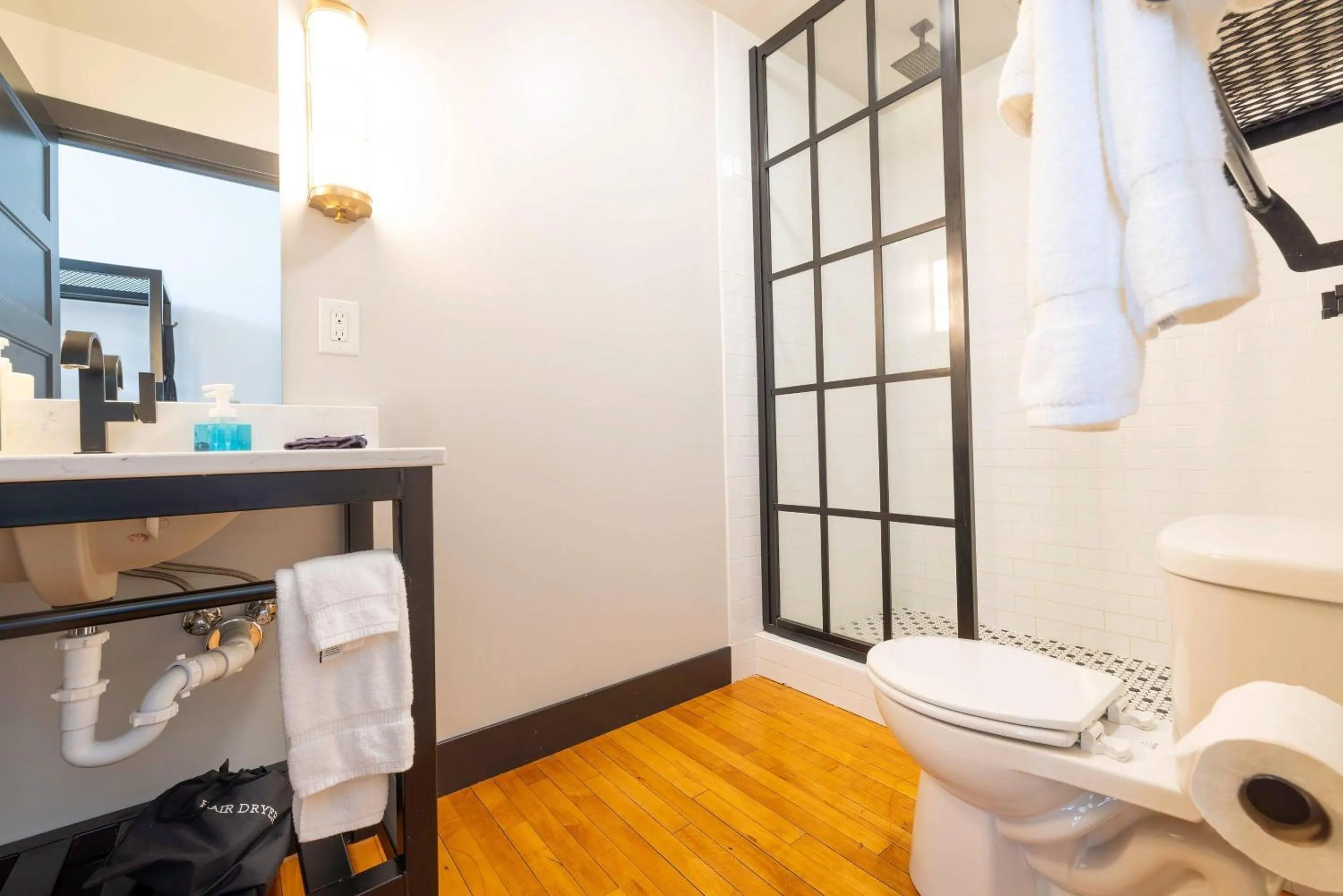 Bedroom in Hotel Grinnell, Ascend Hotel Collection