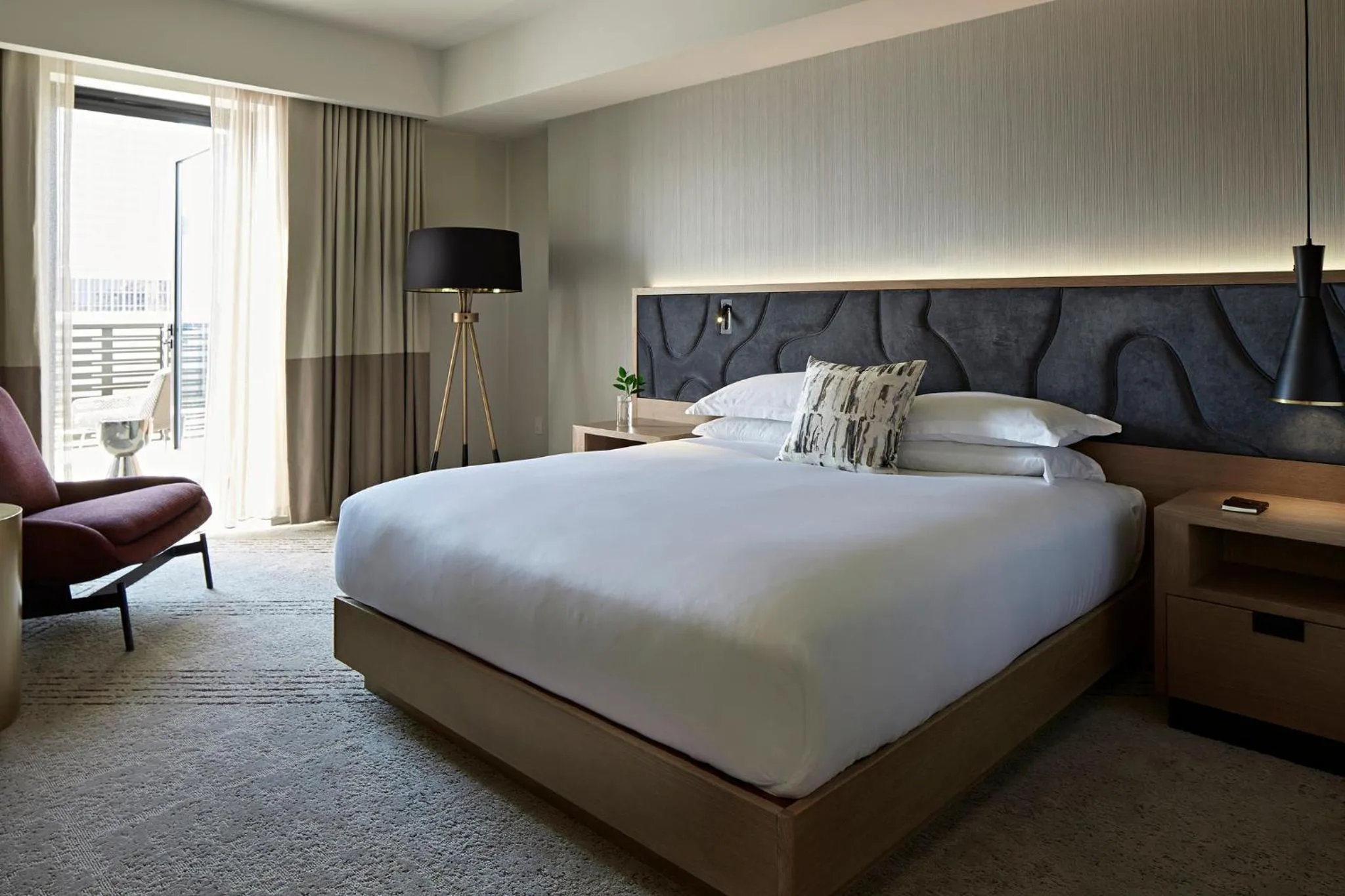 Photo of the whole room, Bed in Kimpton Sawyer Hotel by IHG