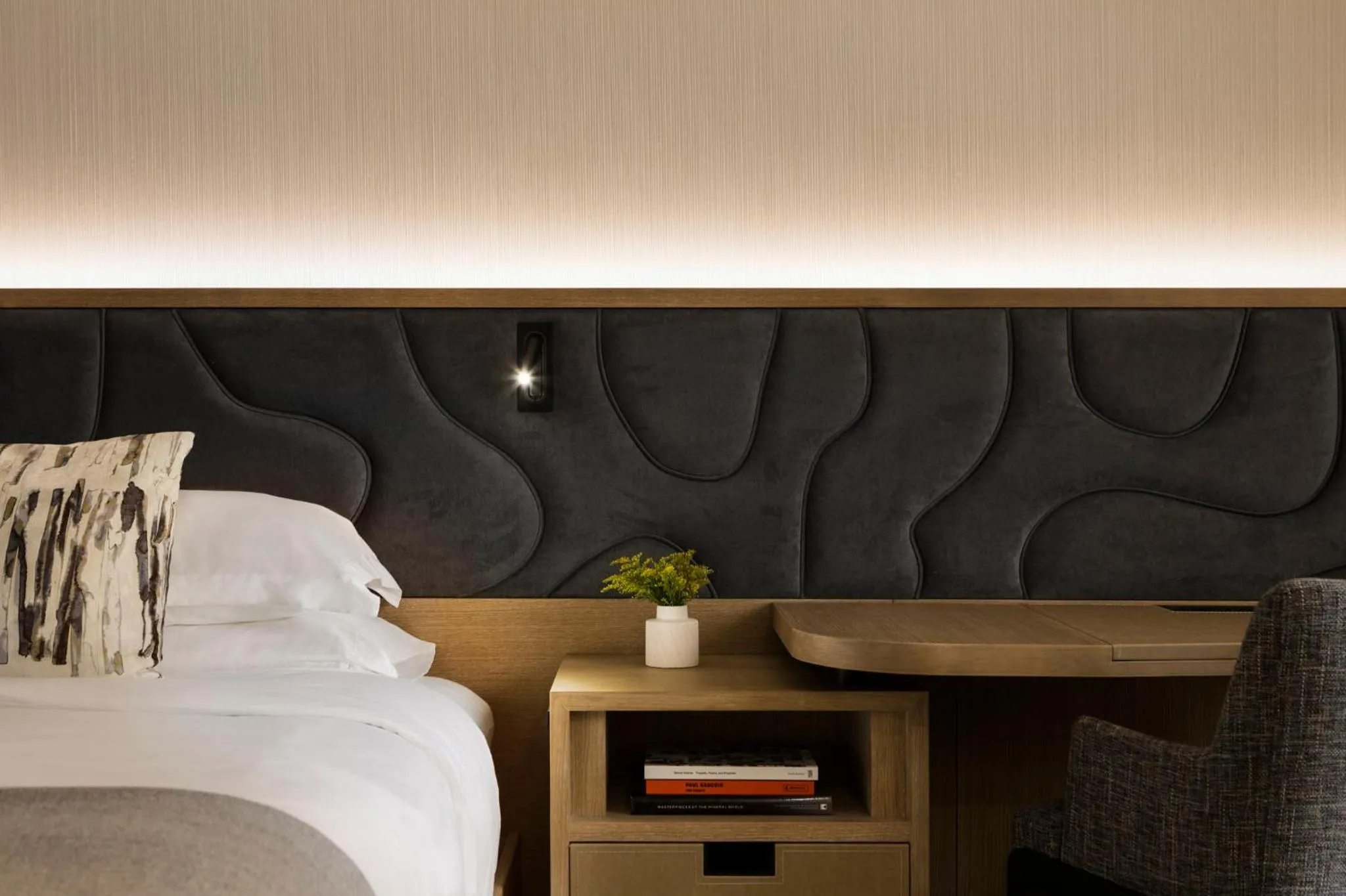 Photo of the whole room, Bed in Kimpton Sawyer Hotel by IHG