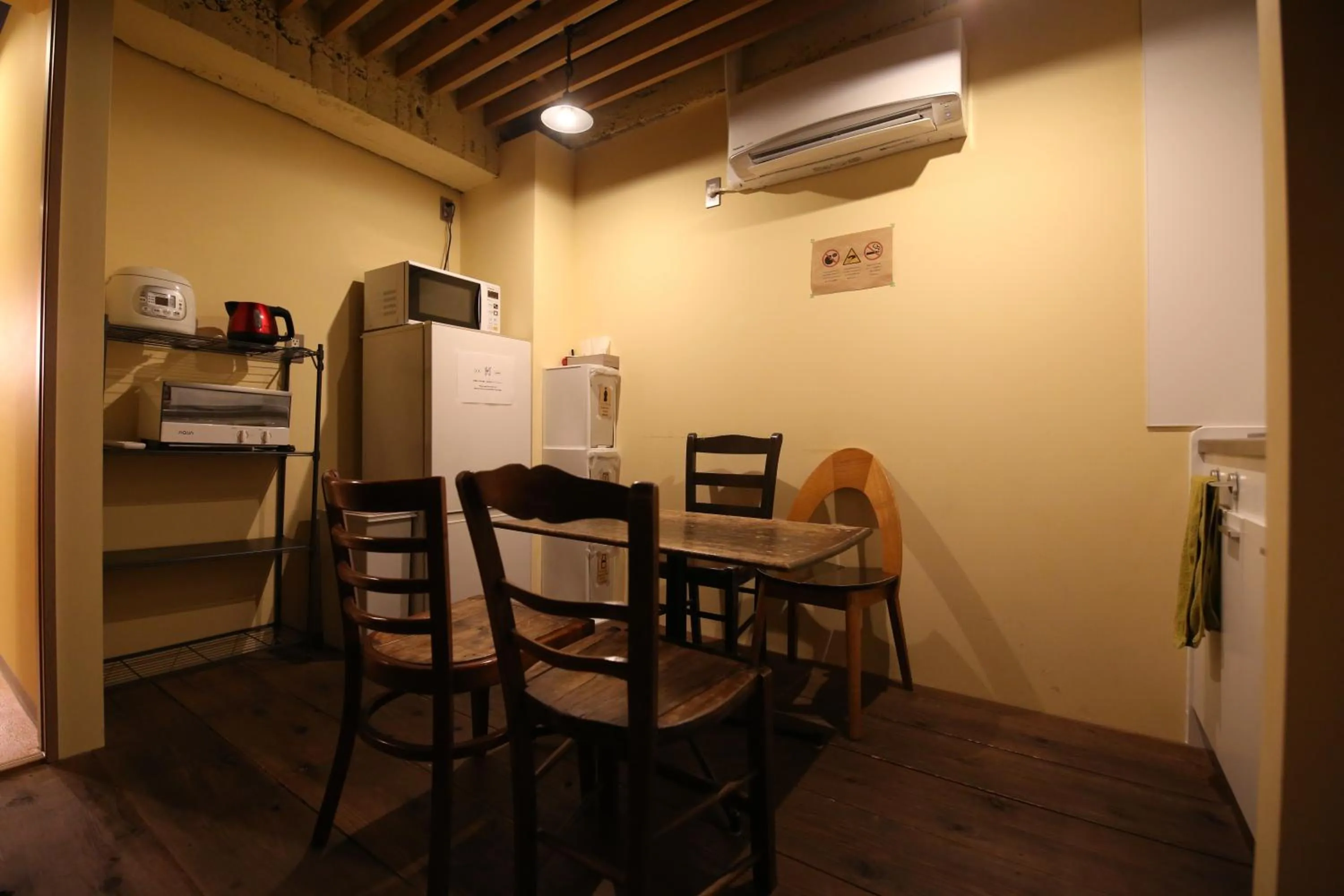 Communal kitchen in Hibari House Guest house