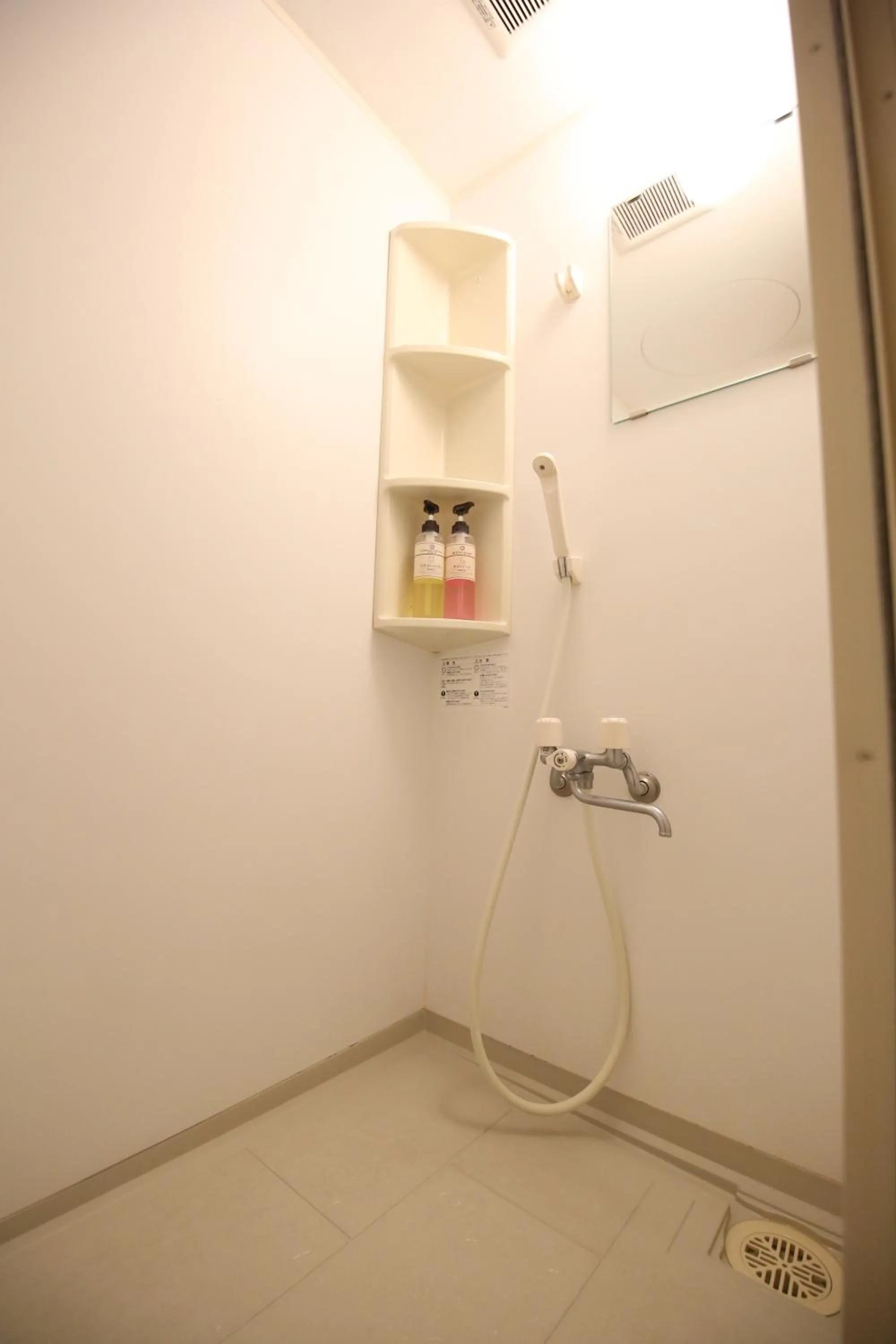 Shower in Hibari House Guest house