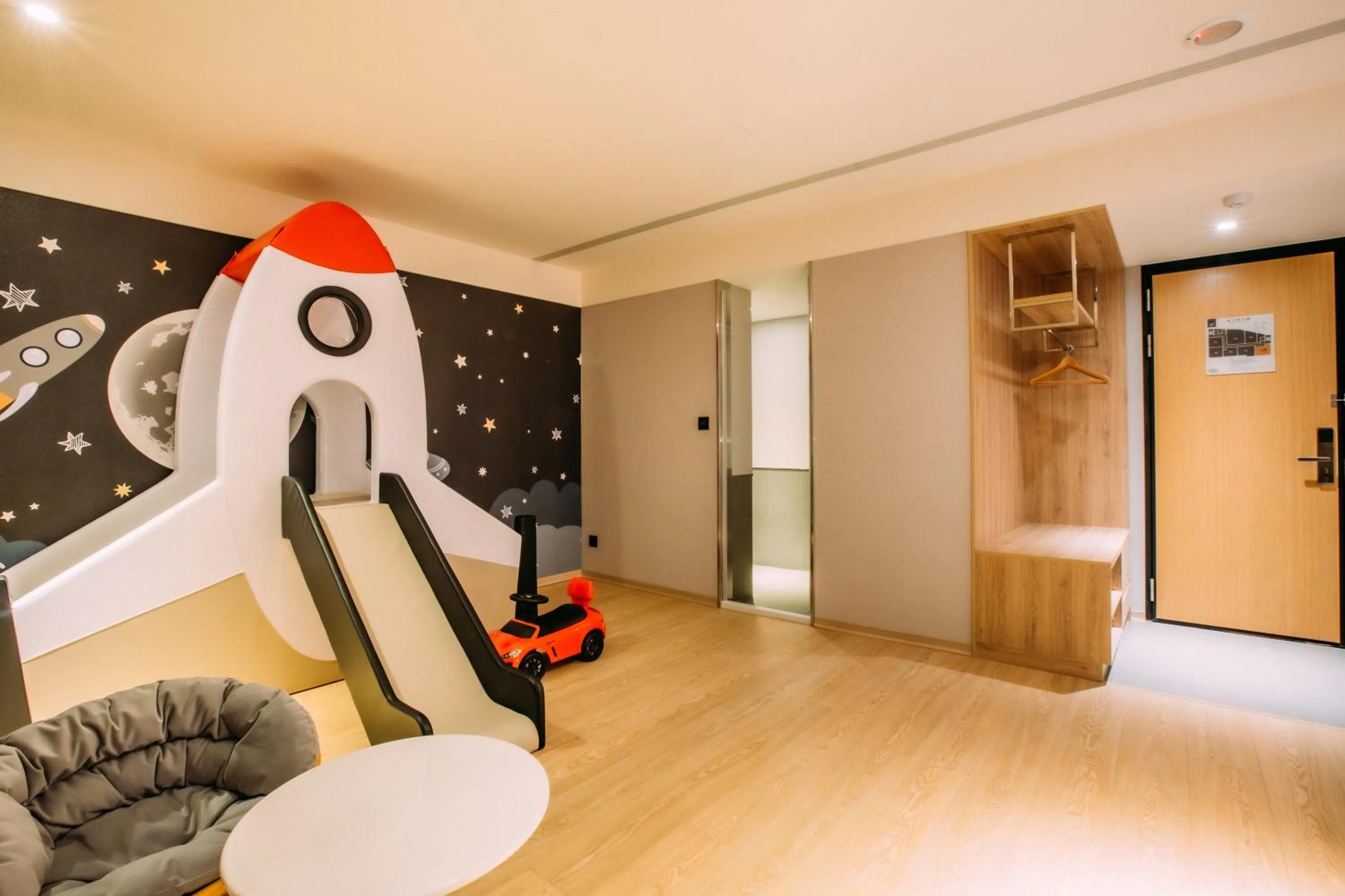 Photo of the whole room in Mega Hotel