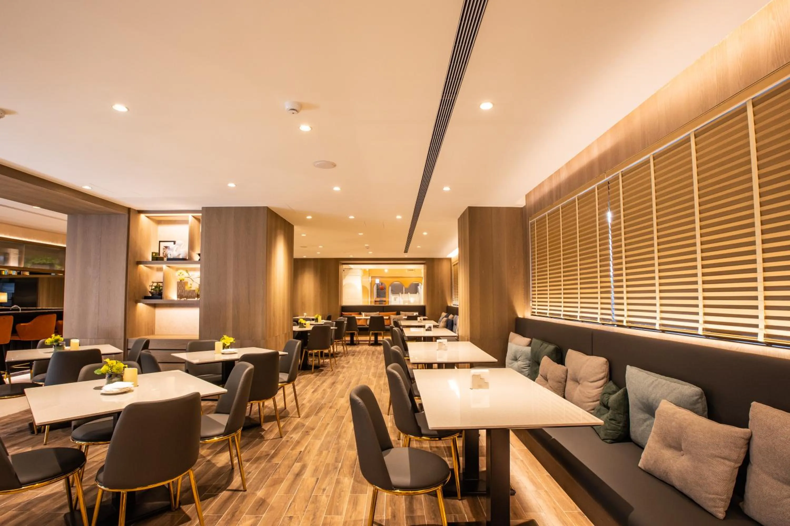 Restaurant/places to eat in Mega Hotel