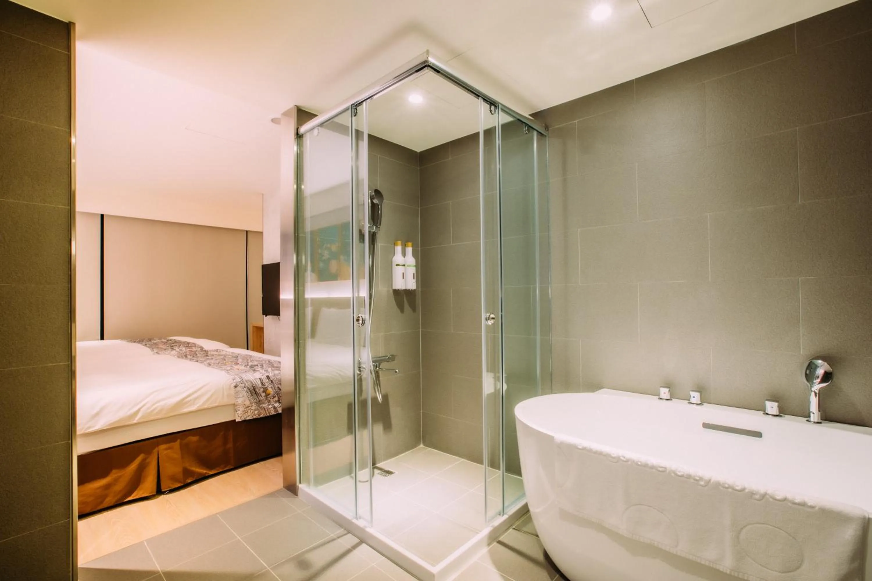 Bathroom, Bed in Mega Hotel