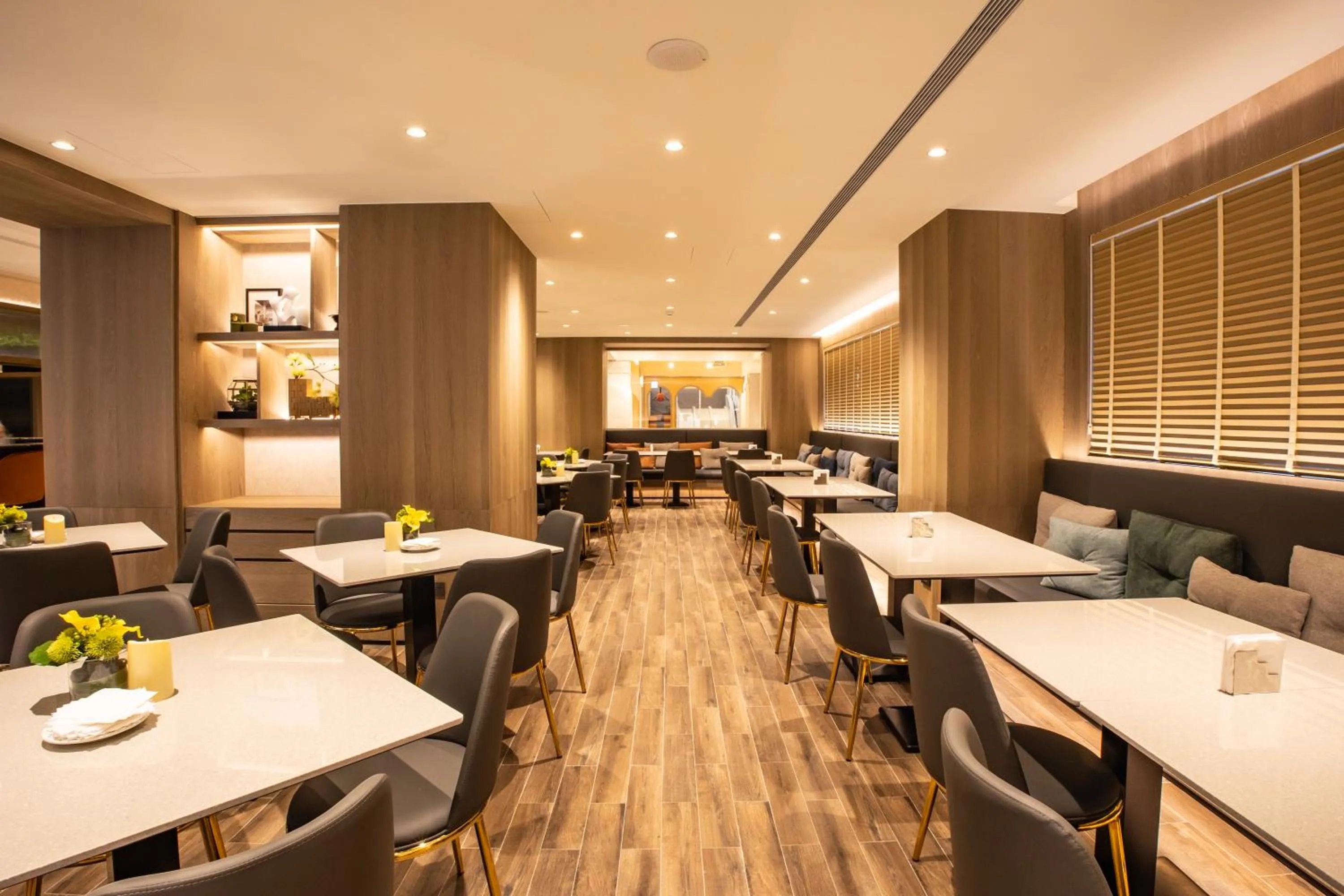 Restaurant/places to eat in Mega Hotel