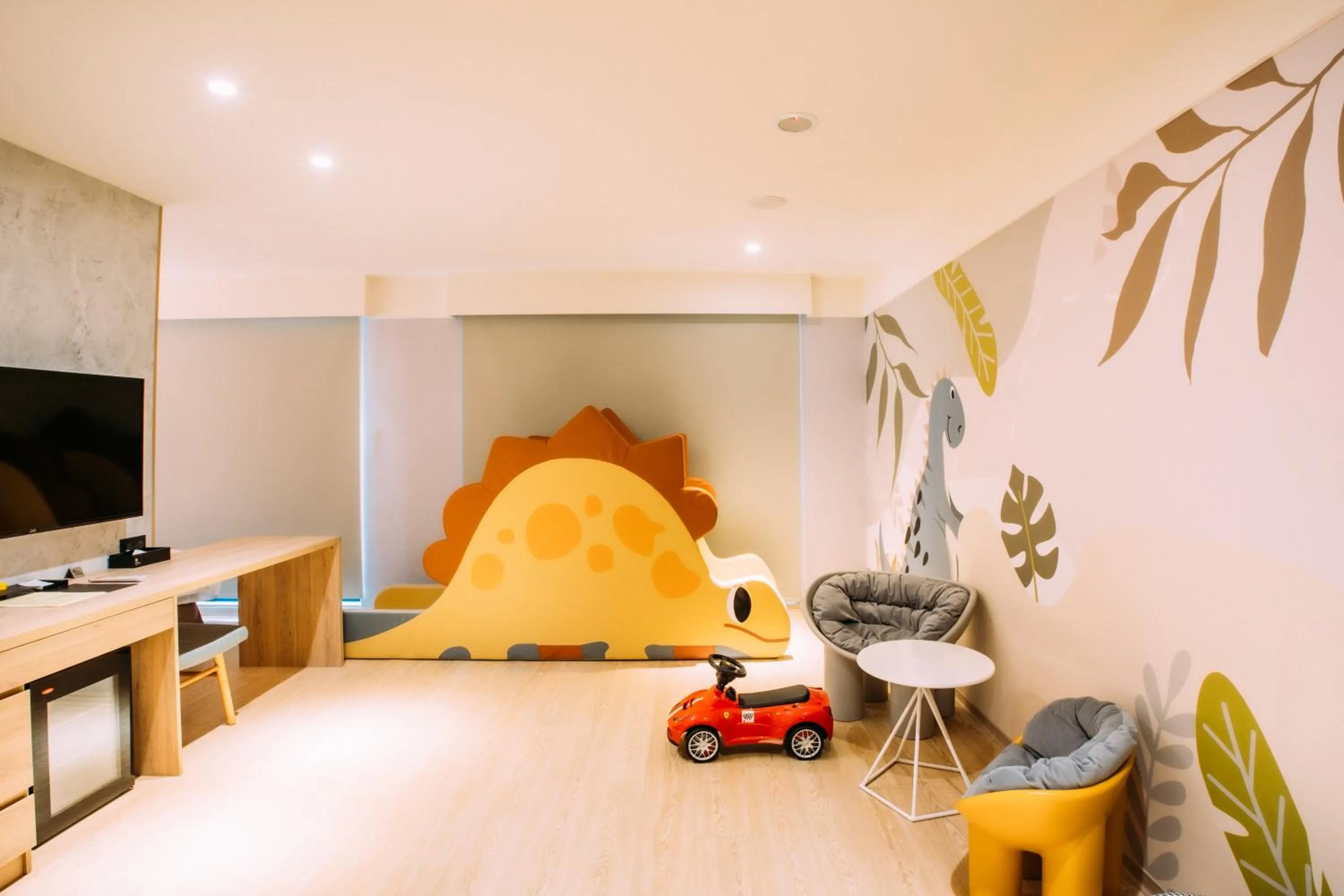 Living room, Bed in Mega Hotel