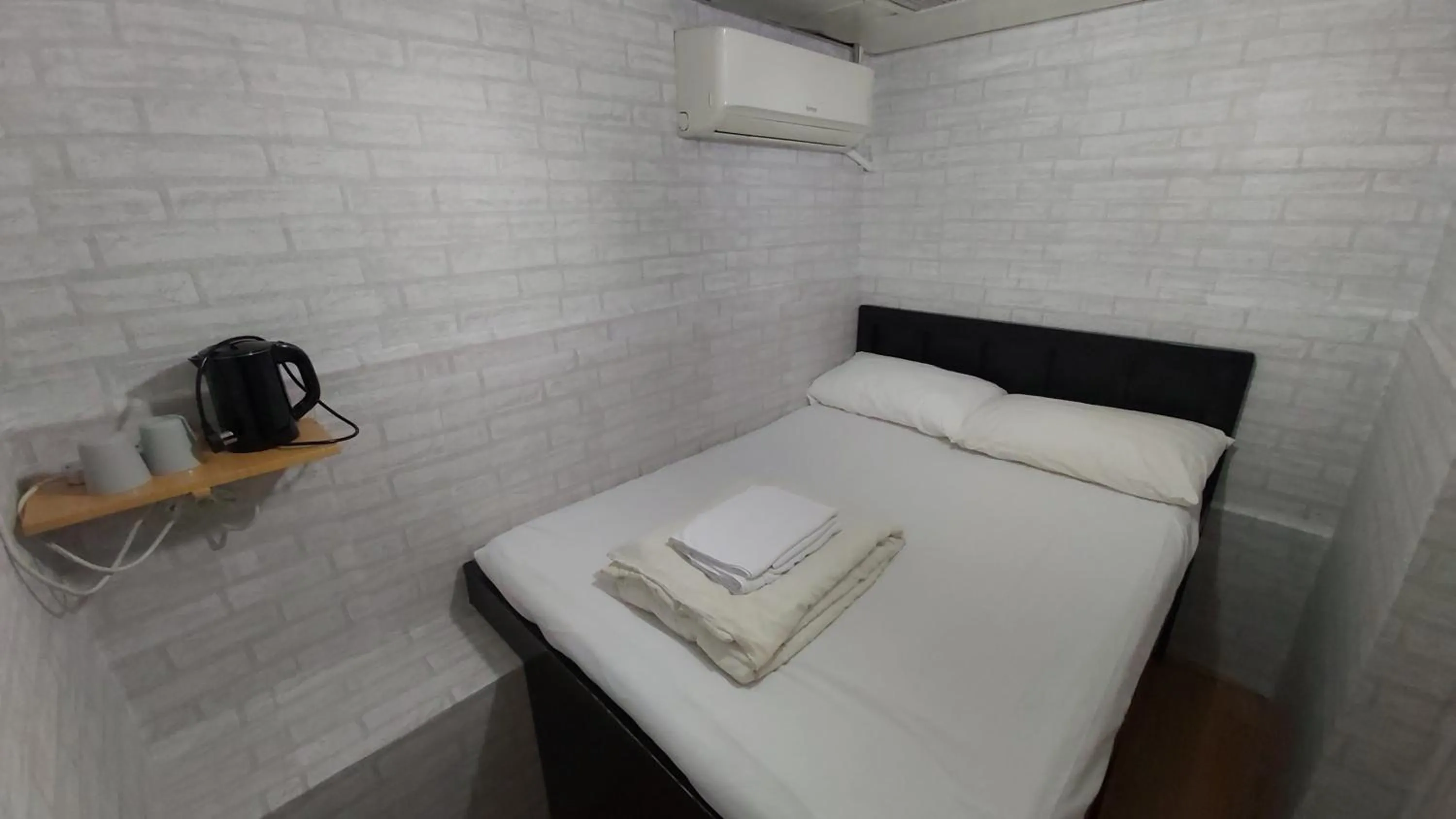 Bed in Cozy Inn Jordan Station