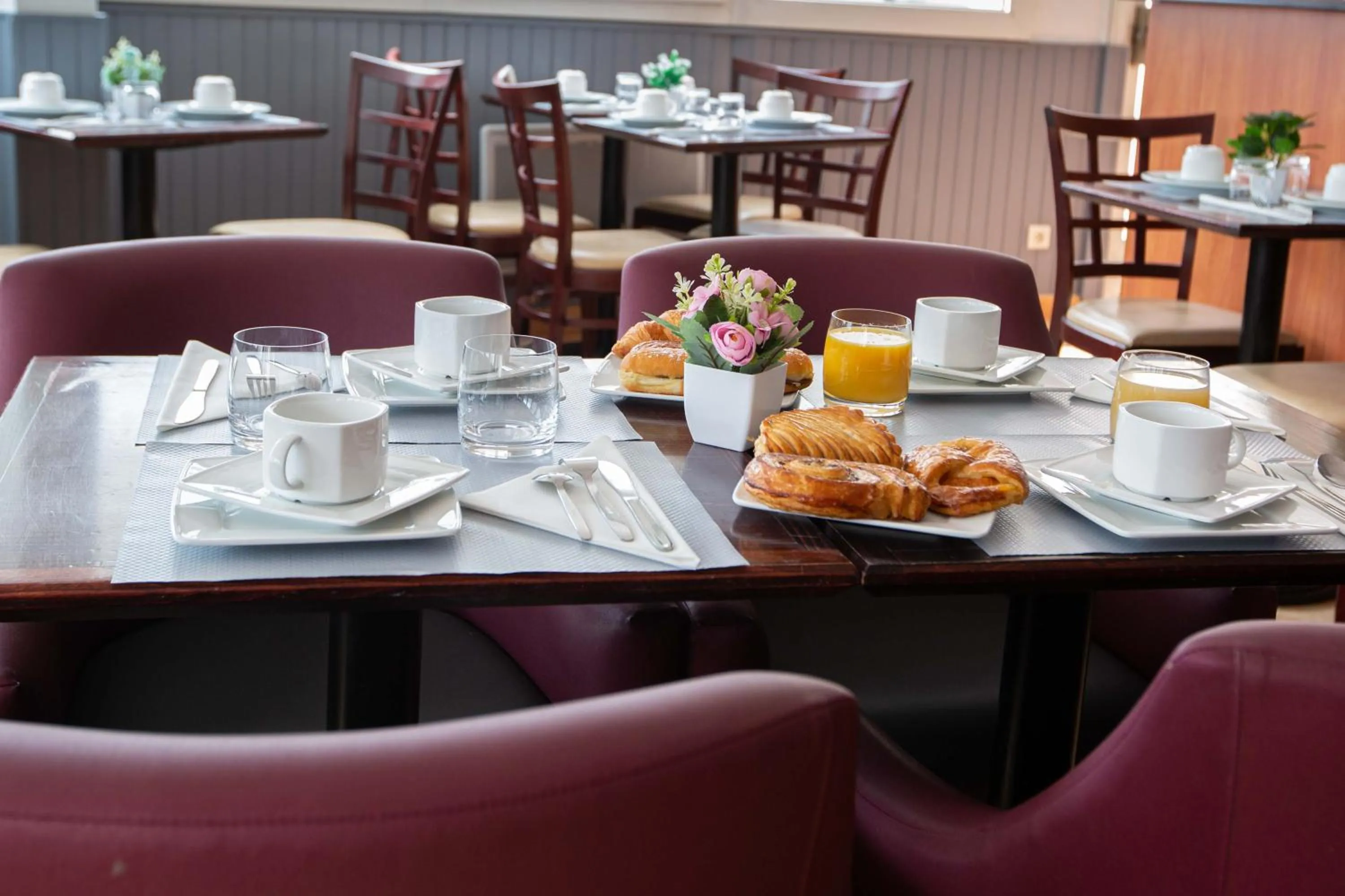 Restaurant/Places to Eat in Urban by balladins Eaubonne