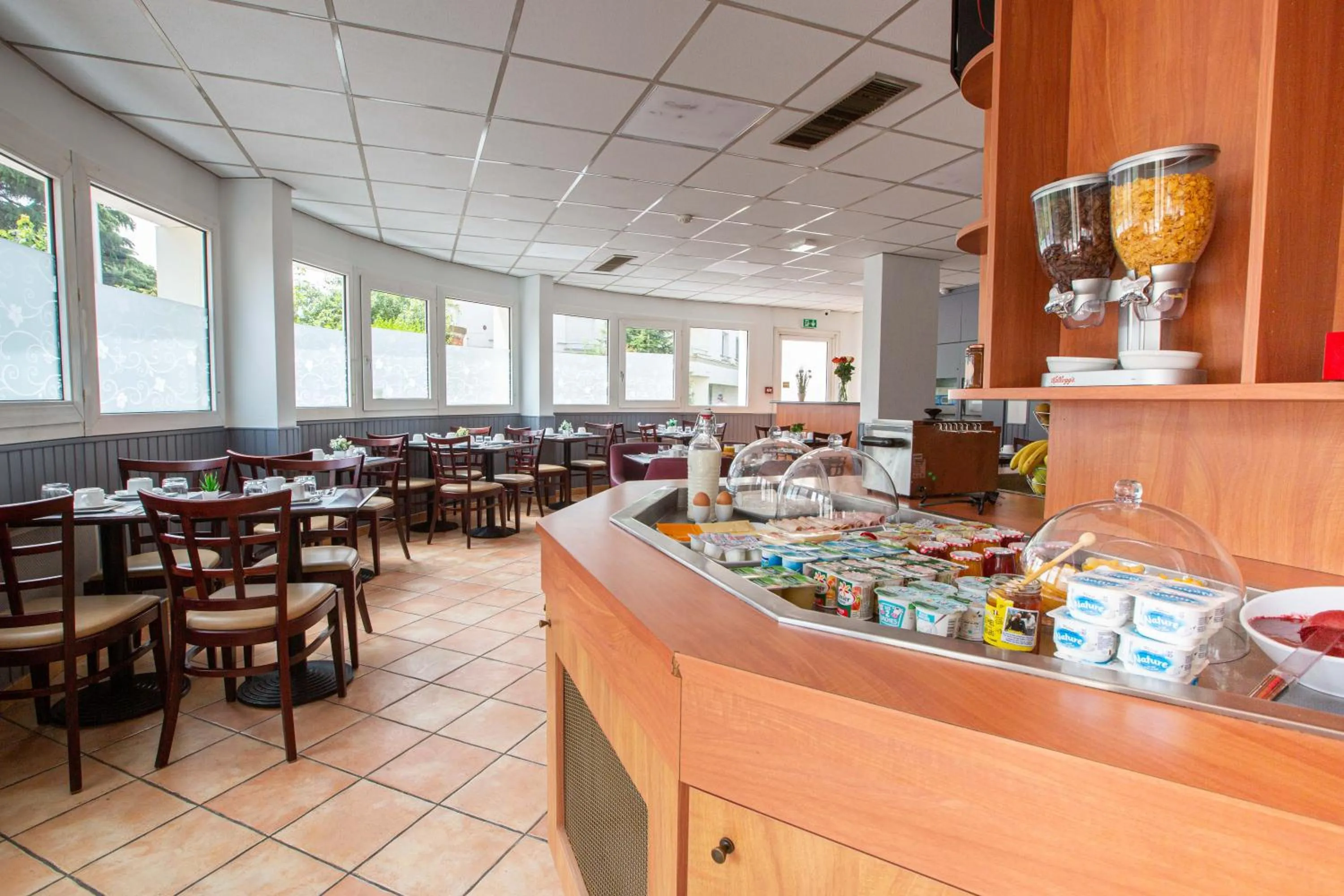 Buffet breakfast, Restaurant/Places to Eat in Urban by balladins Eaubonne