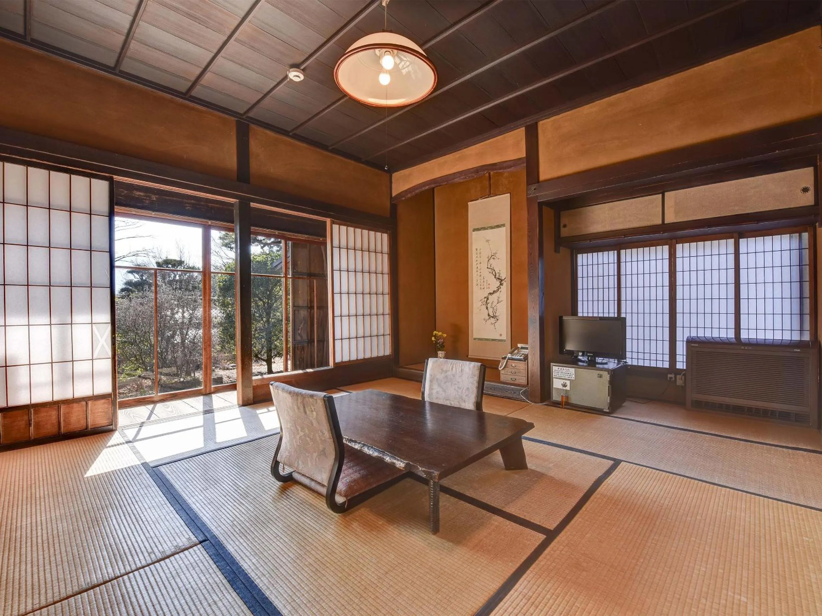 Photo of the whole room in Nagataki