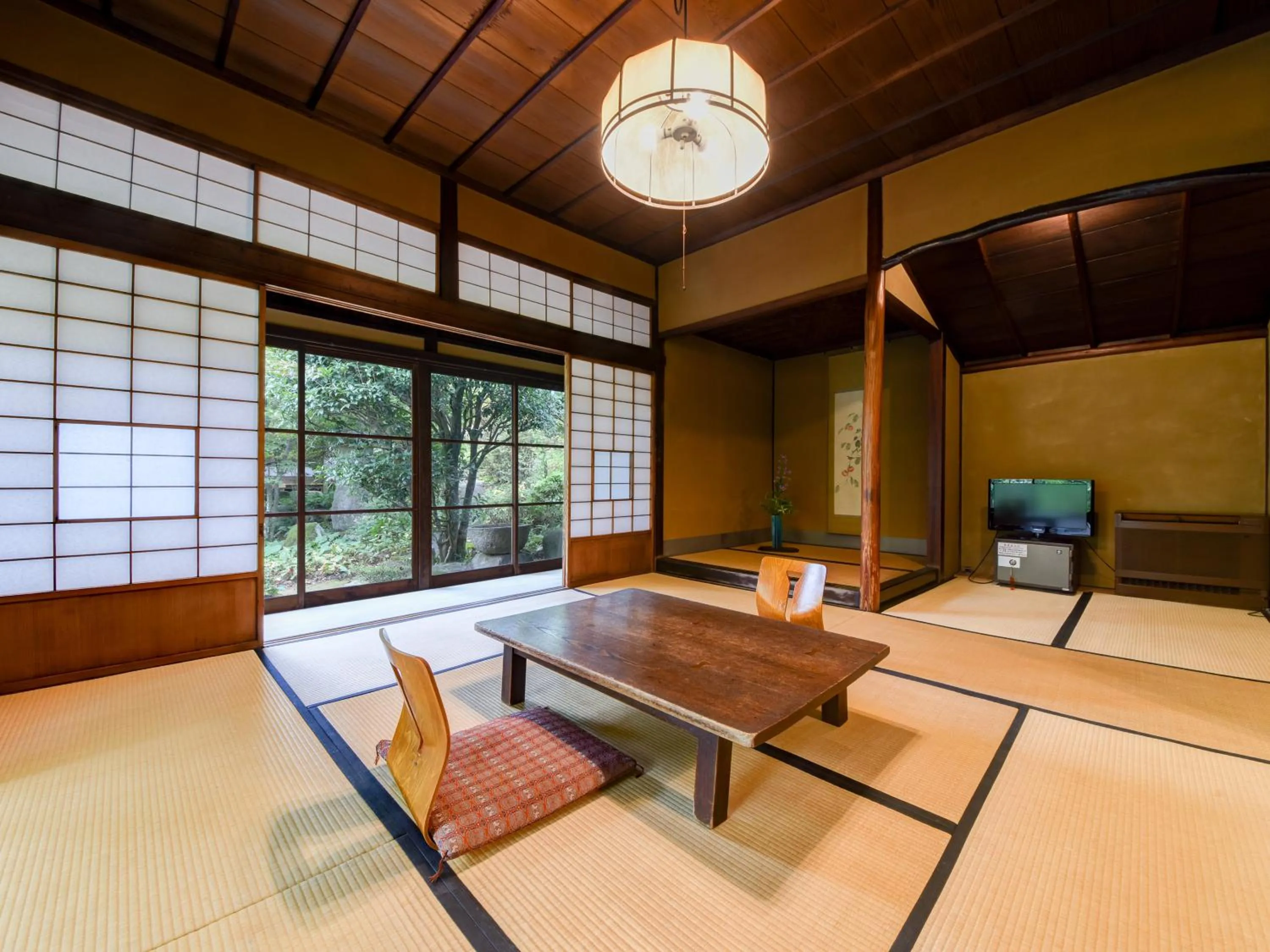 Photo of the whole room in Nagataki