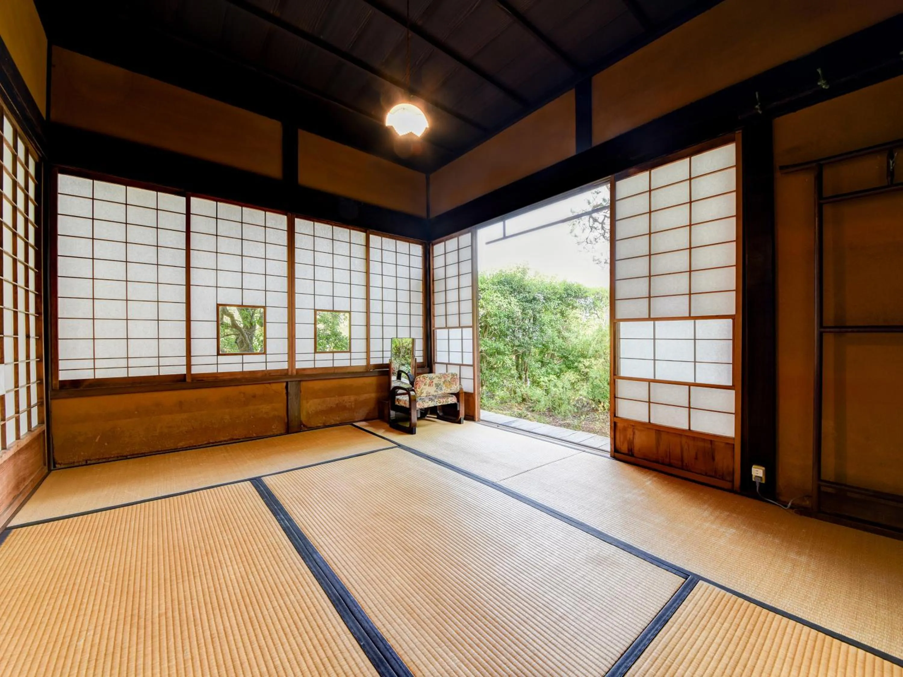 Photo of the whole room in Nagataki