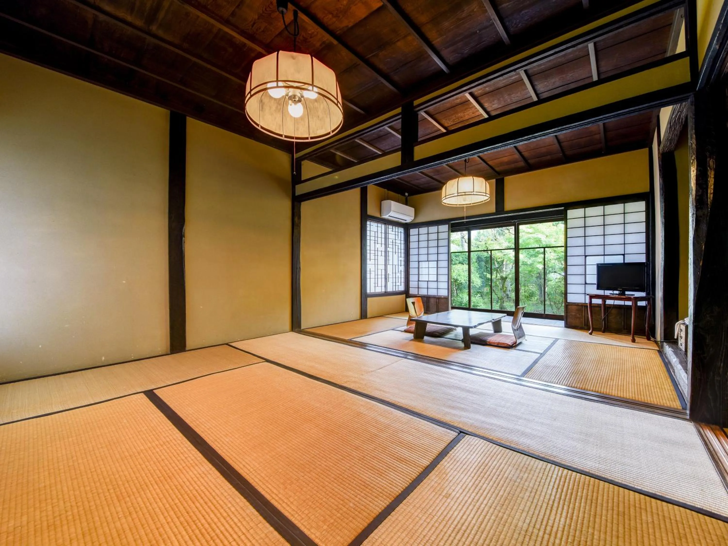 Photo of the whole room in Nagataki