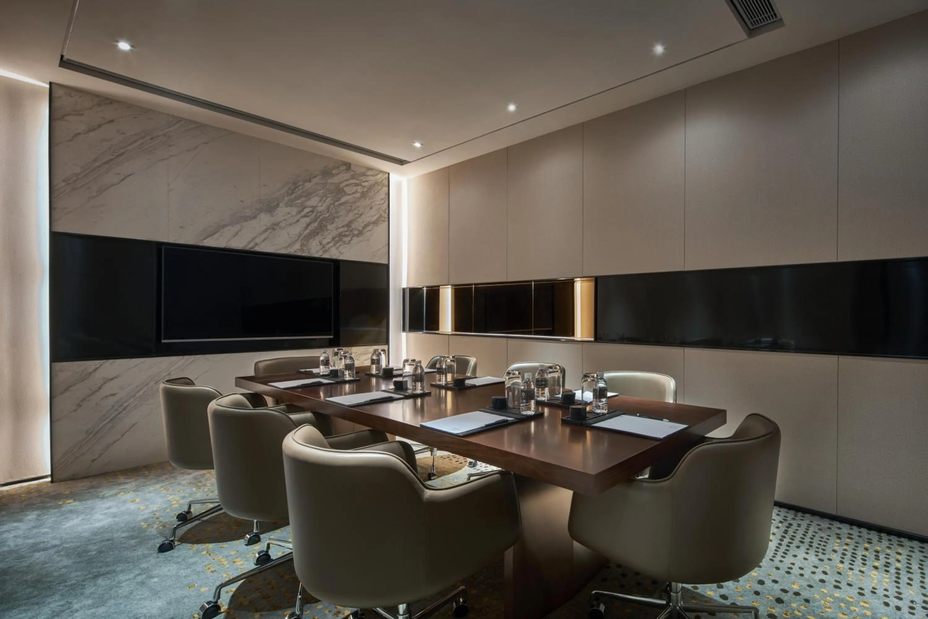 Business facilities in The QUBE Hotel Shanghai Hongqiao