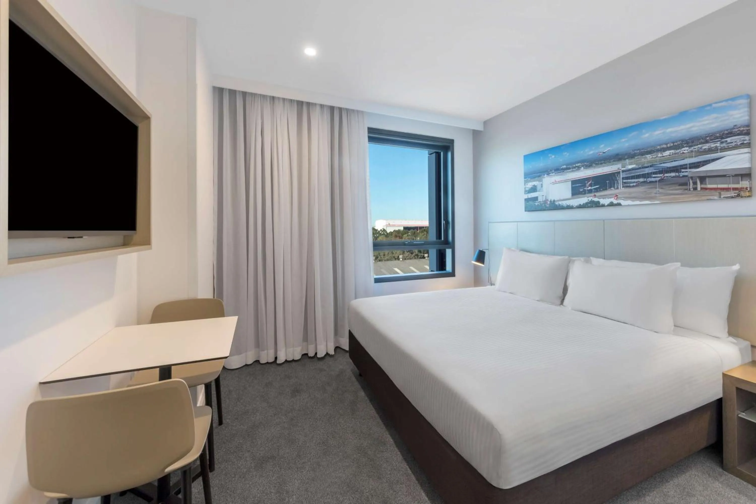 Bedroom, Bed in Travelodge Hotel Sydney Airport