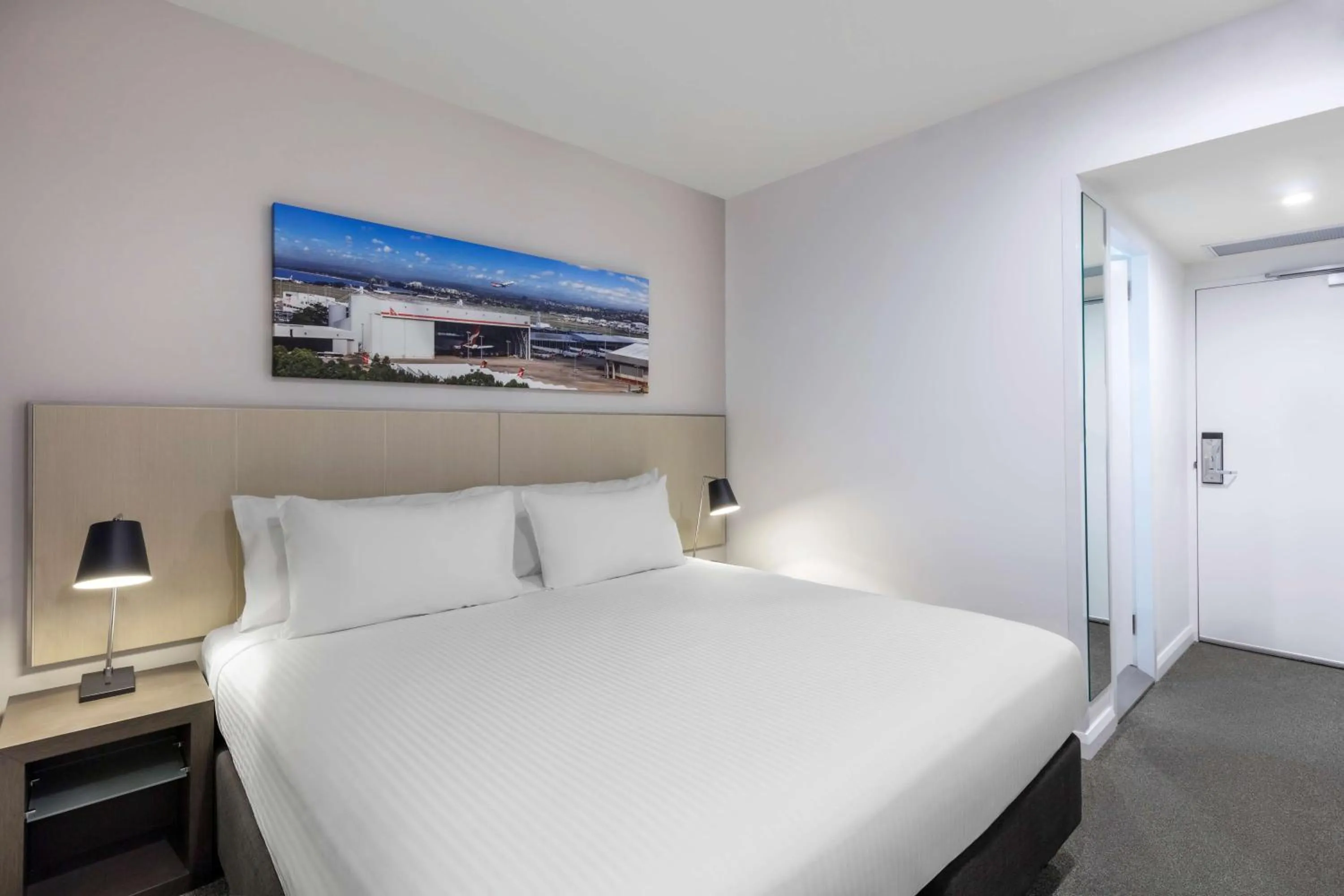 Bedroom, Bed in Travelodge Hotel Sydney Airport