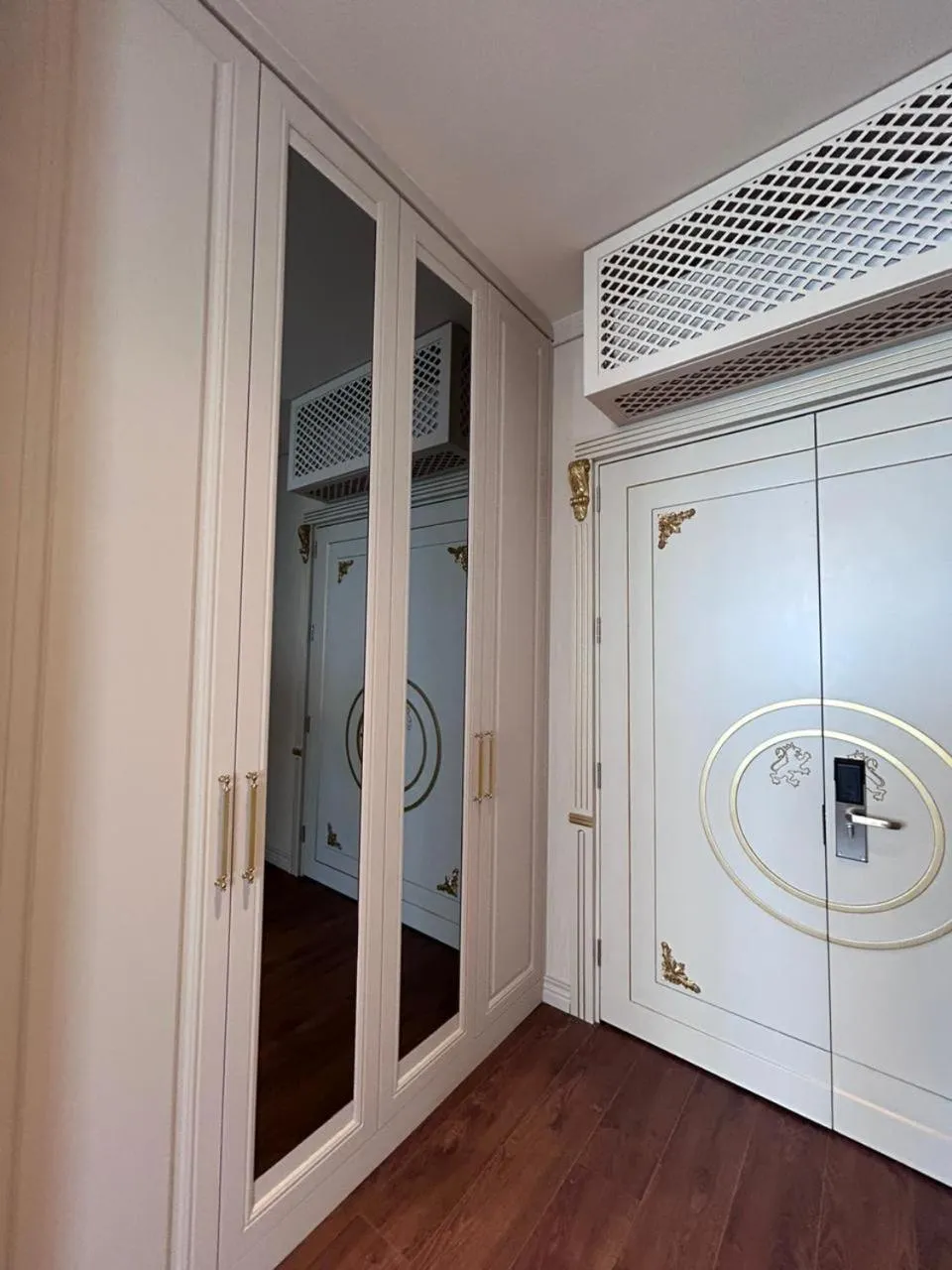 wardrobe in Sky Tower King Hotel