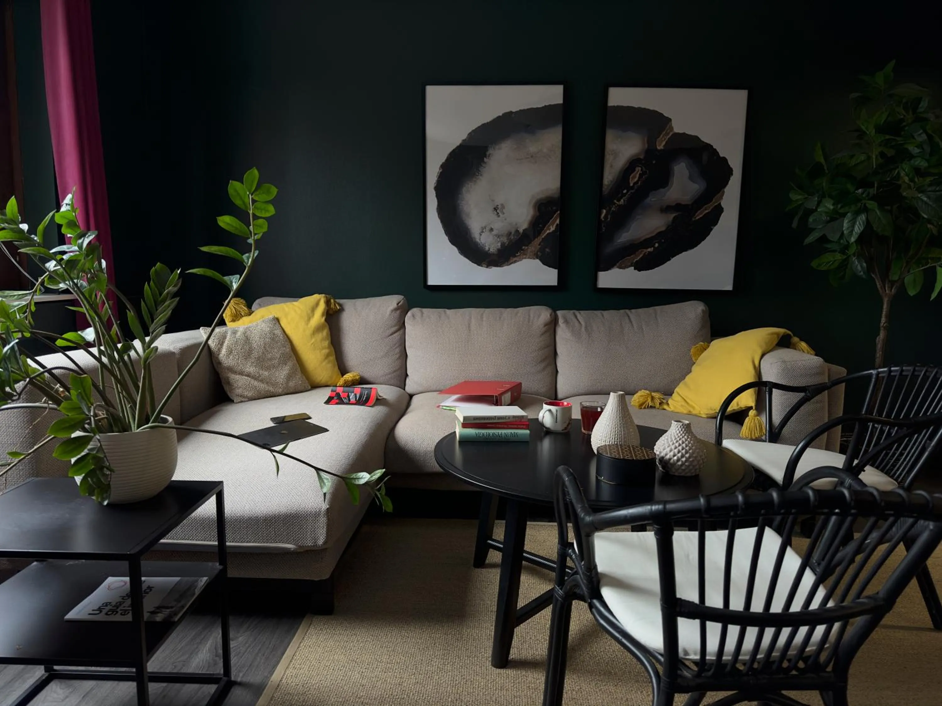 Living room in The Rooms Airport - 20Rooms