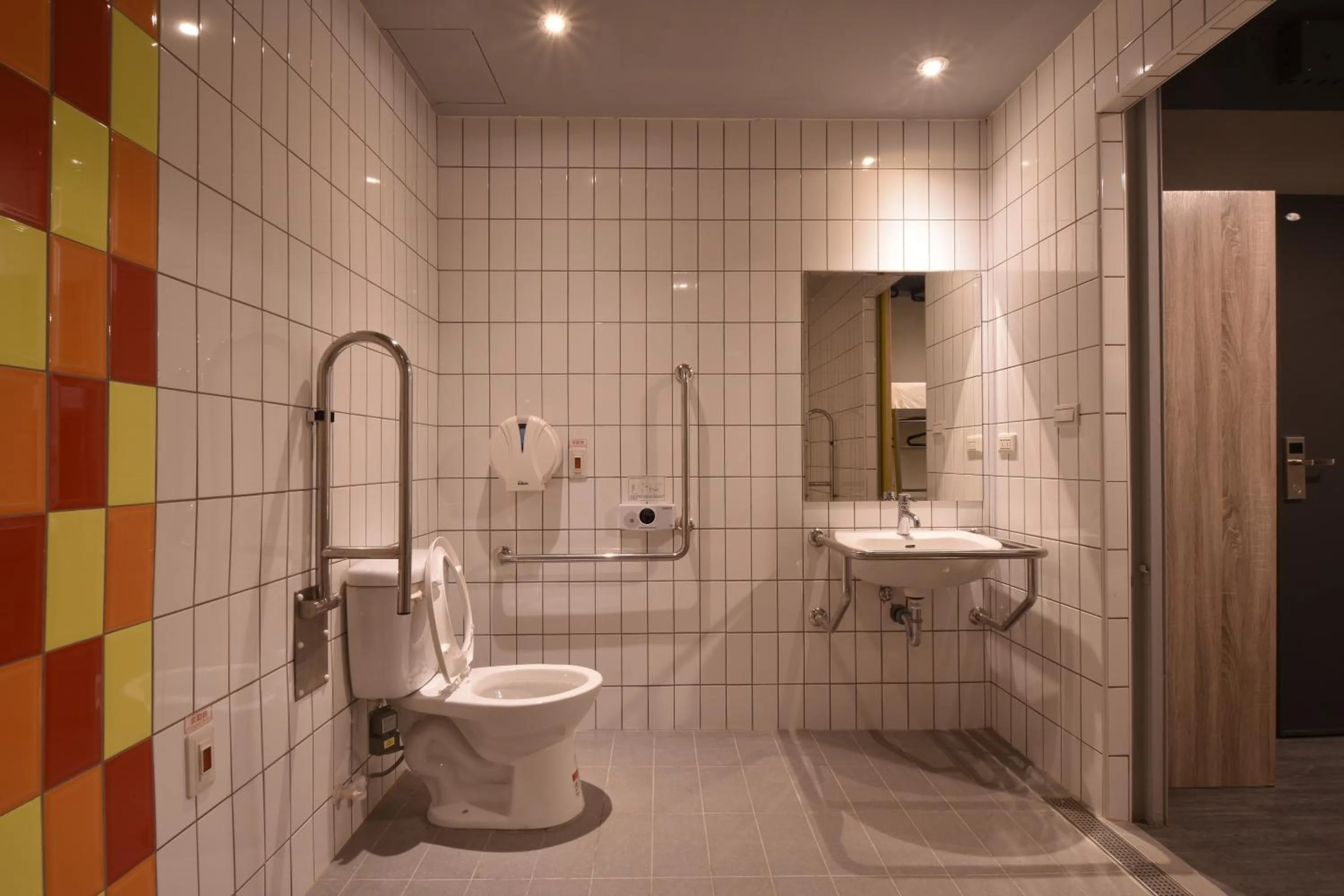 Shower in Taipei Travelers International Hostel