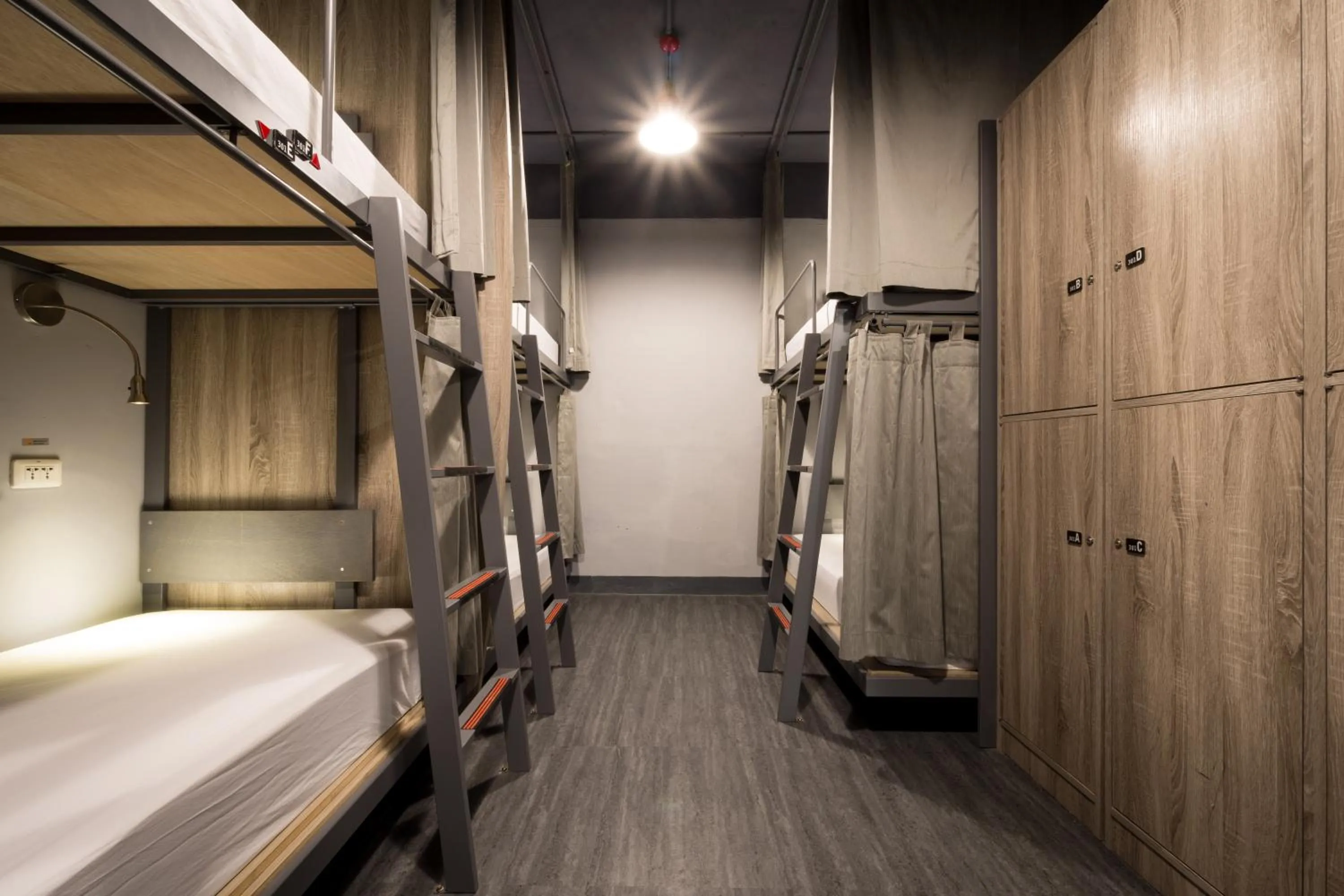 bunk bed, Bed in Taipei Travelers International Hostel