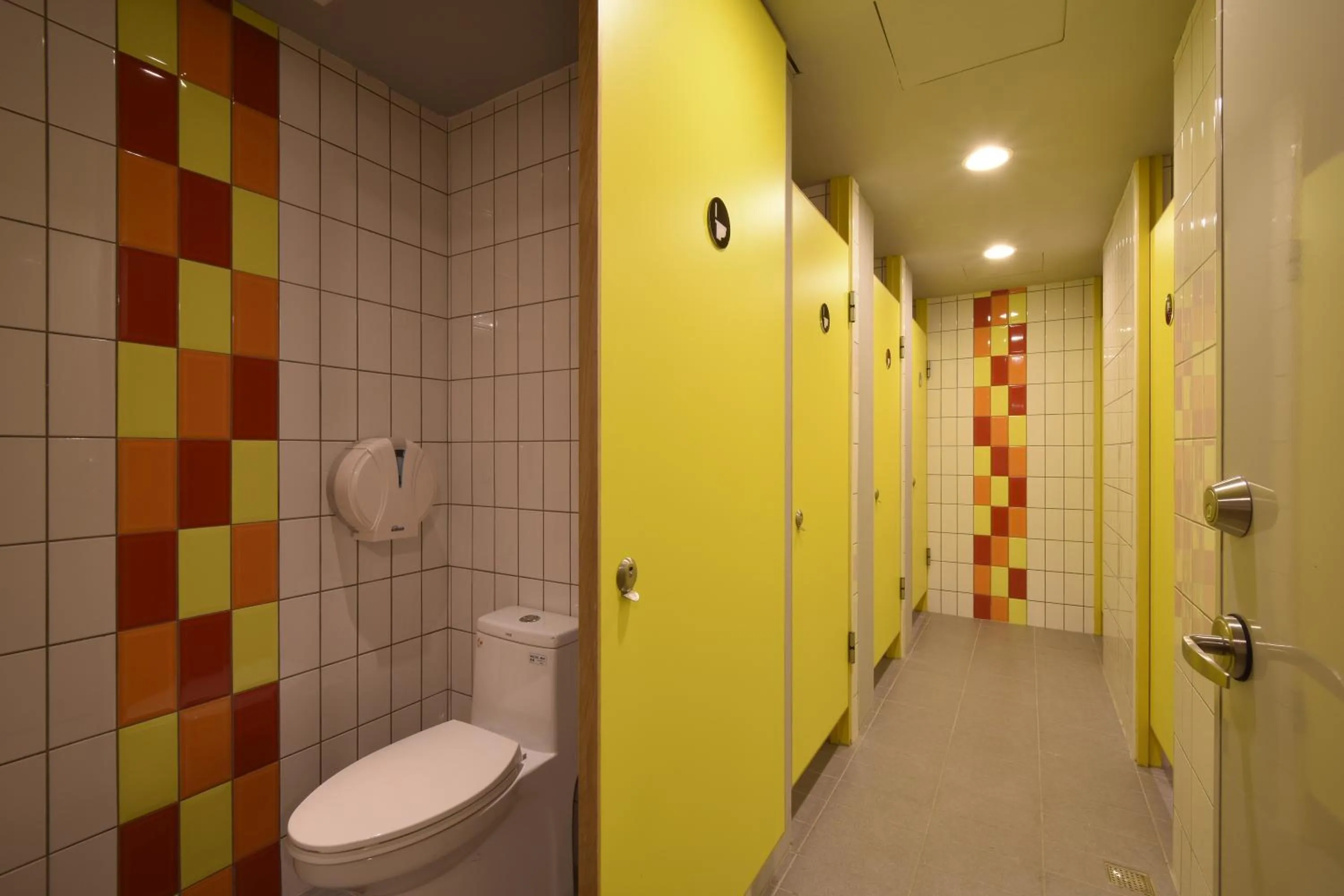 Shower in Taipei Travelers International Hostel