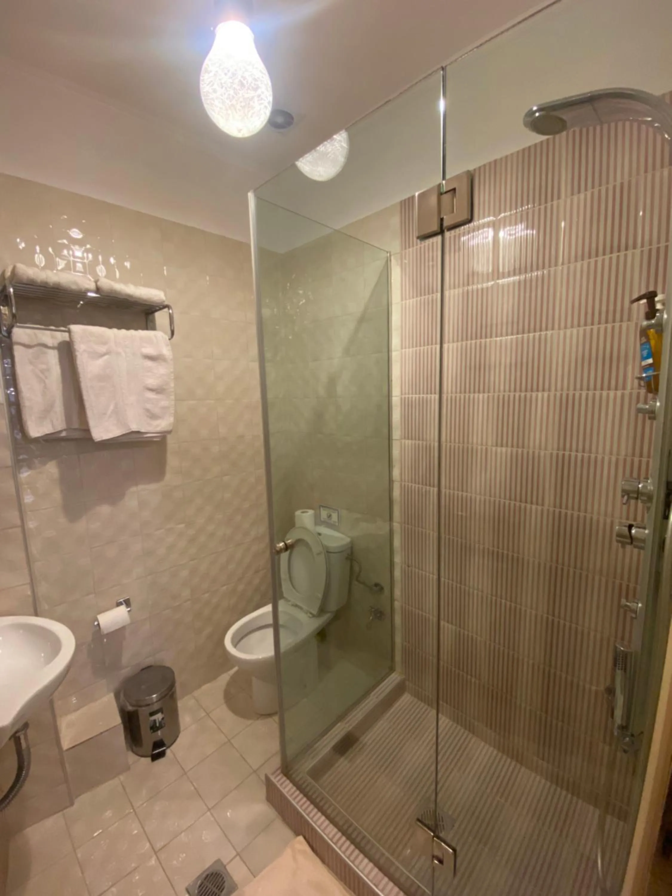 Toilet in Le Bijou Luxury Rooms & Suites