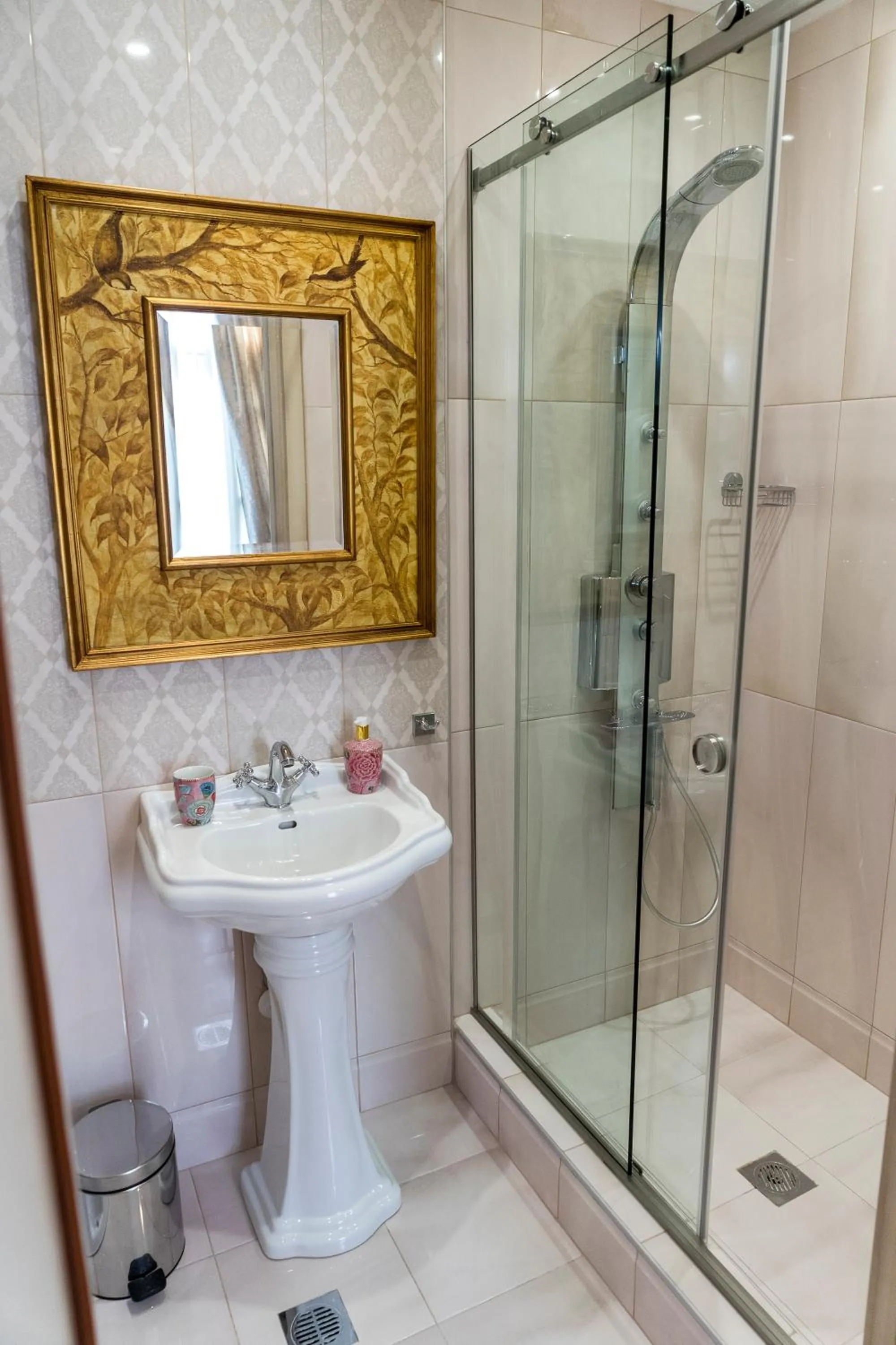 Bathroom in Le Bijou Luxury Rooms & Suites