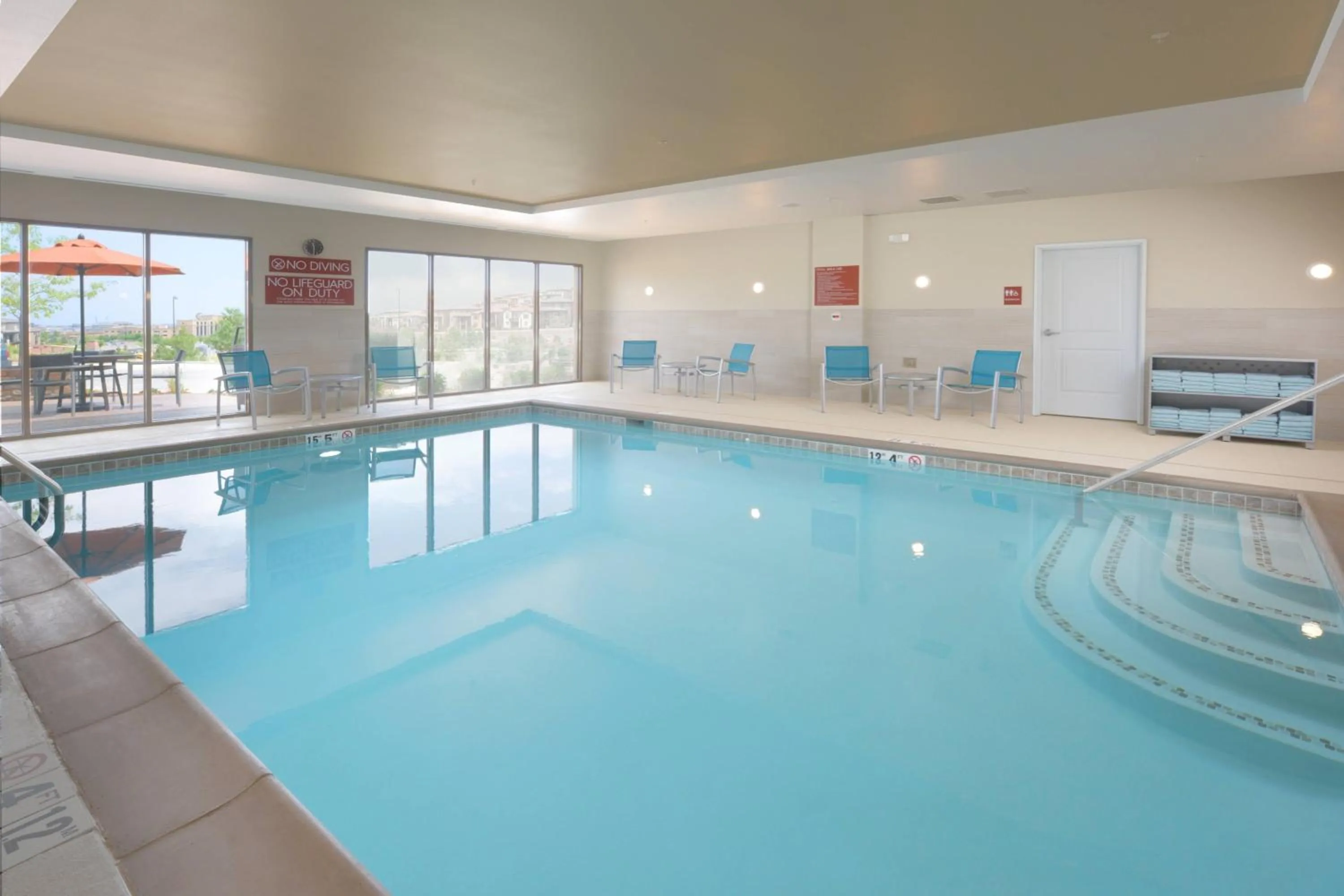 Swimming pool in TownePlace Suites by Marriott Denver South/Lone Tree