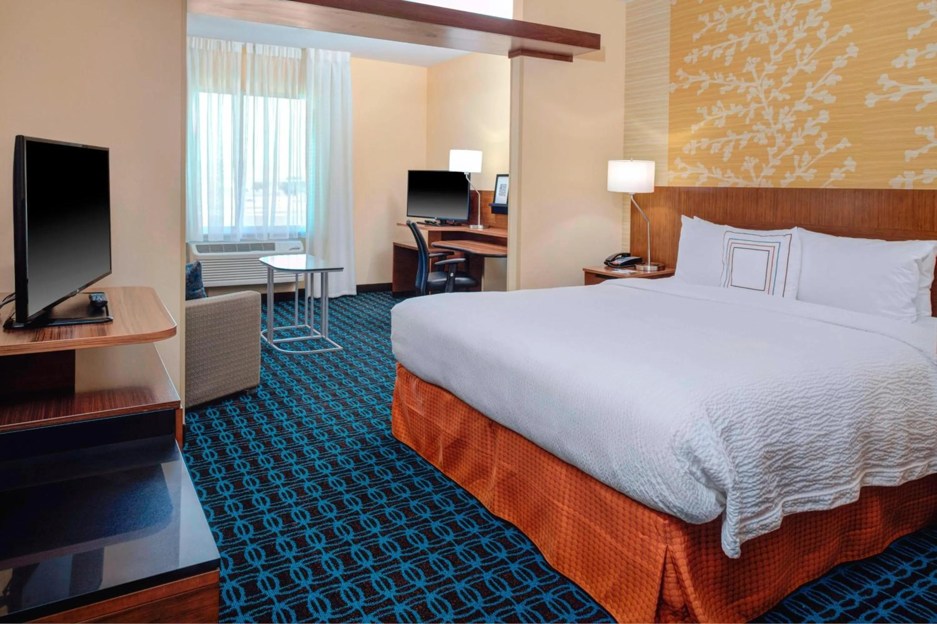 Bedroom, Bed in Fairfield Inn & Suites by Marriott Hollister