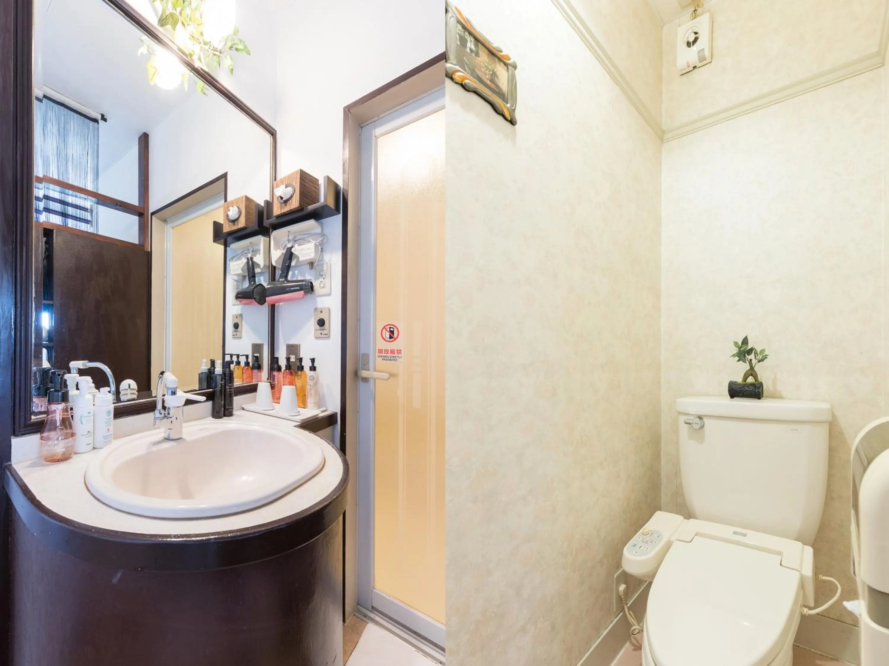 Toilet in Tabist Hotel Nizi Fuefuki Misaka