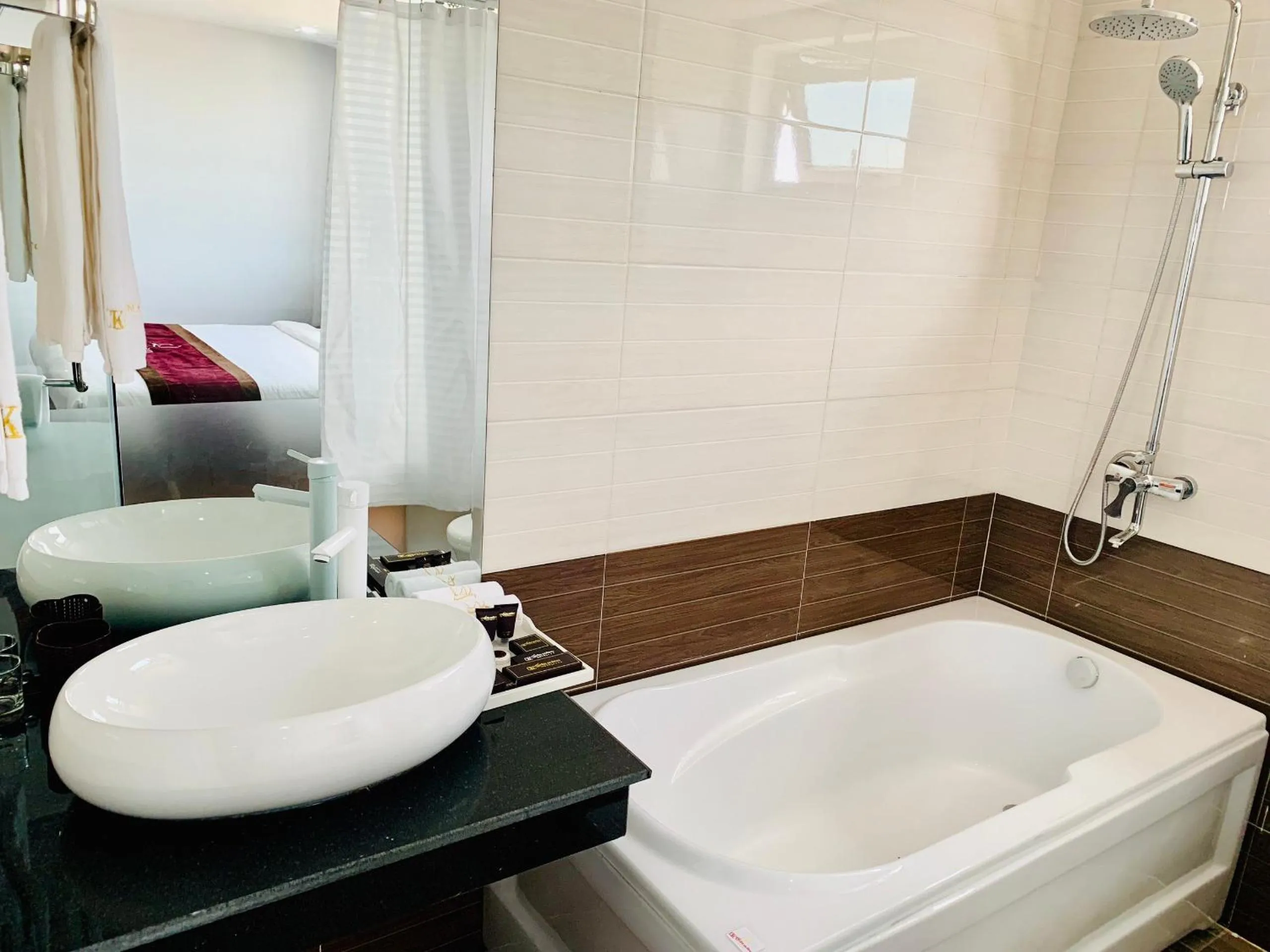 Hot Tub, Bed in CKC Thien Duong Hotel