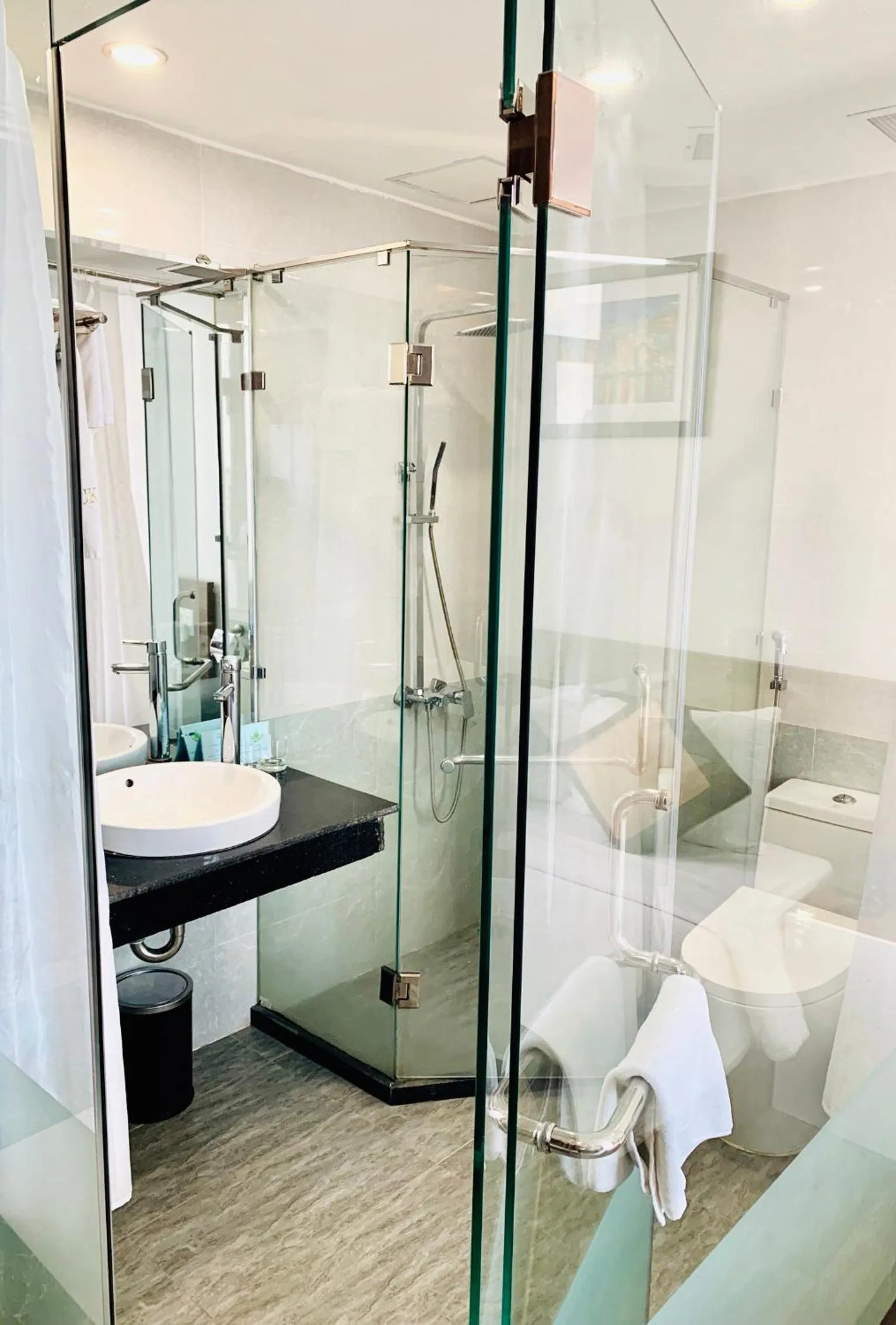 Shower in CKC Thien Duong Hotel