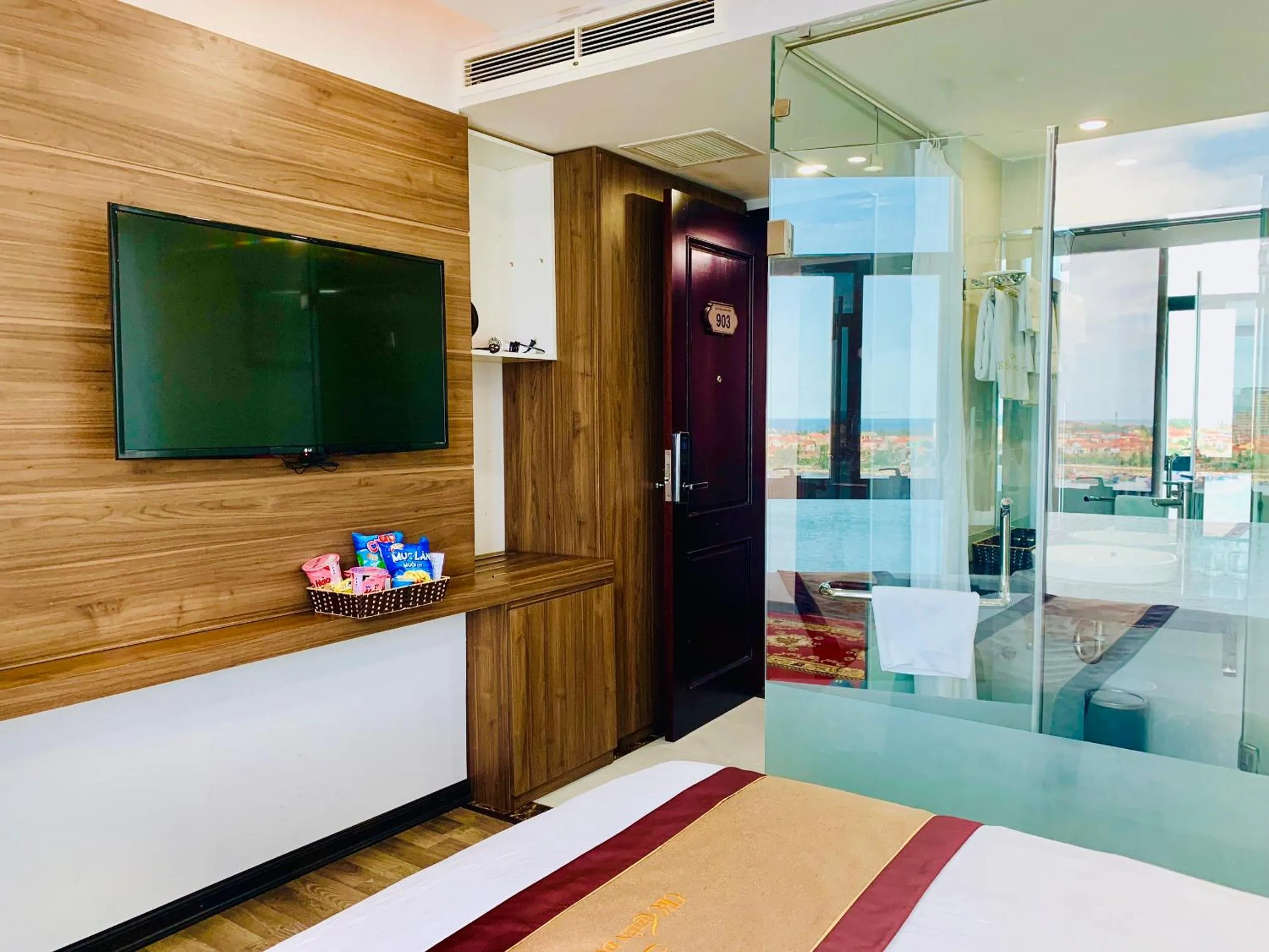 Communal lounge/ TV room, Bed in CKC Thien Duong Hotel