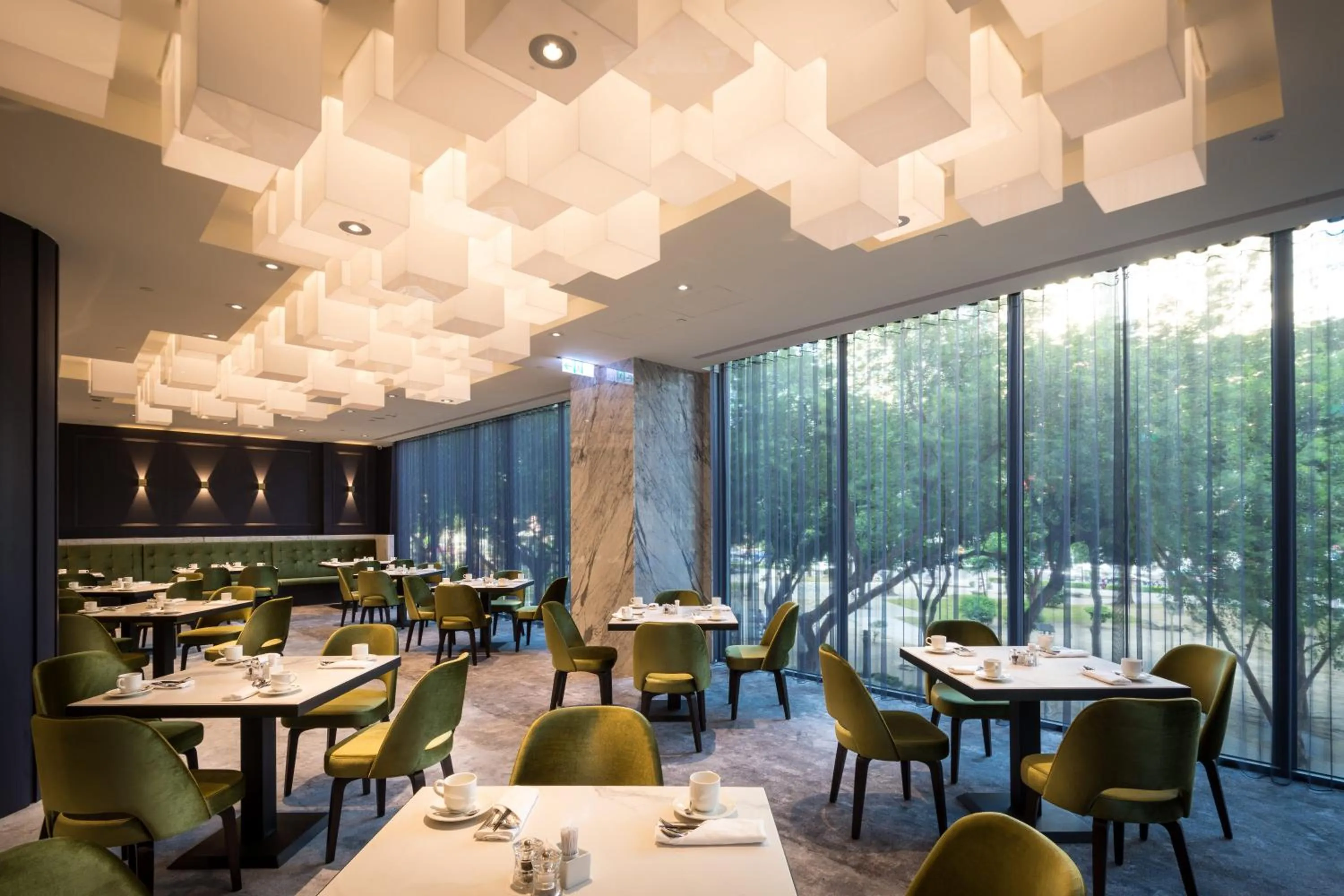 Restaurant/places to eat in Park Lees Hotel