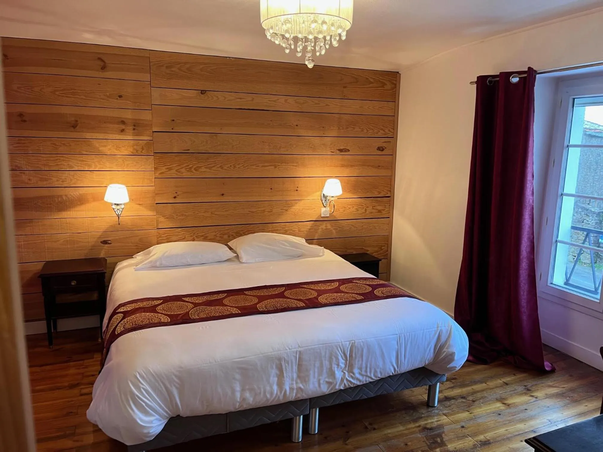 Bedroom, Bed in L'hostellerie de Sèvremont