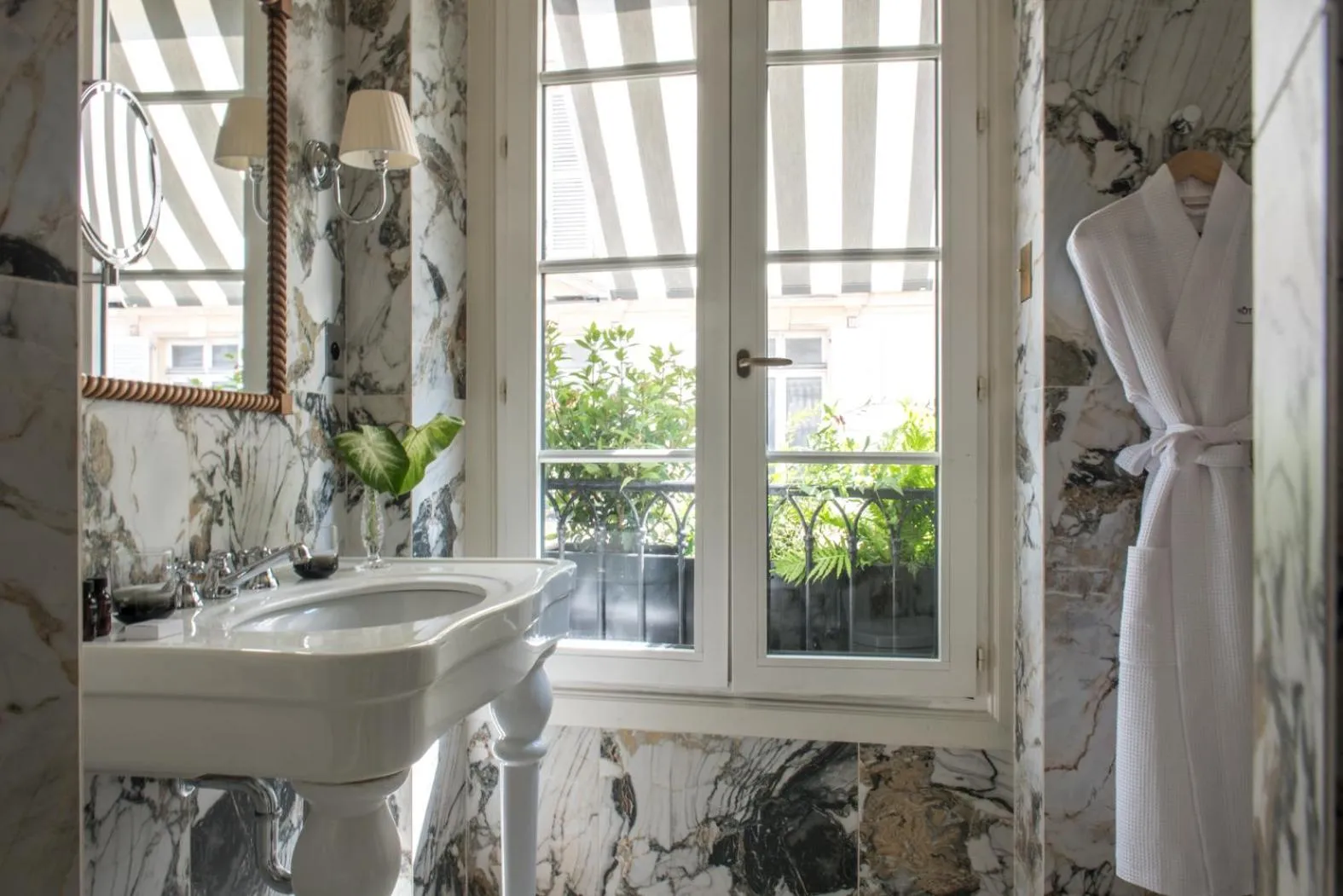 Bathroom in Hôtel Fougère