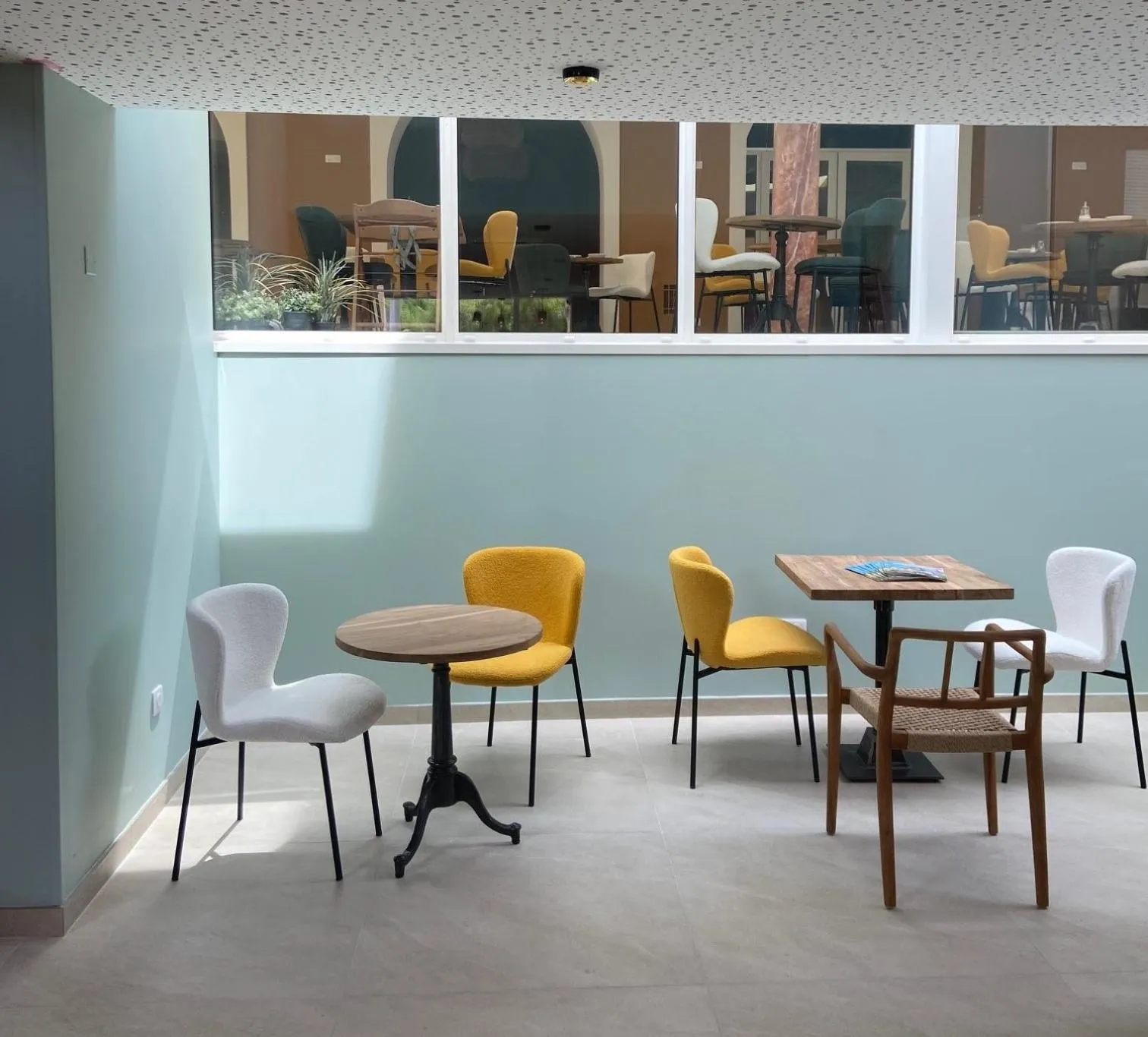 Seating area in Best Western Plus Sanary