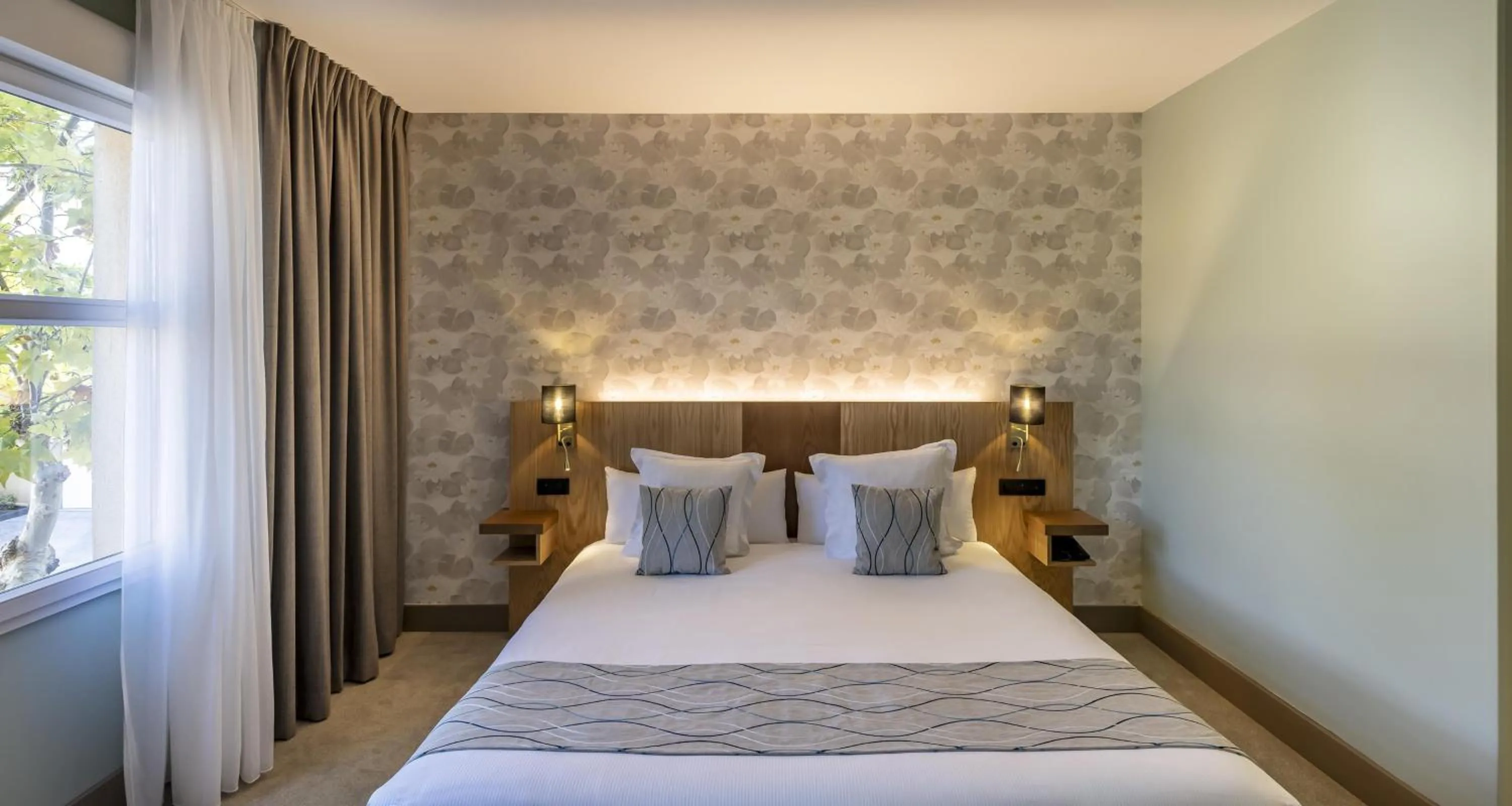 Bedroom, Bed in Best Western Plus Sanary