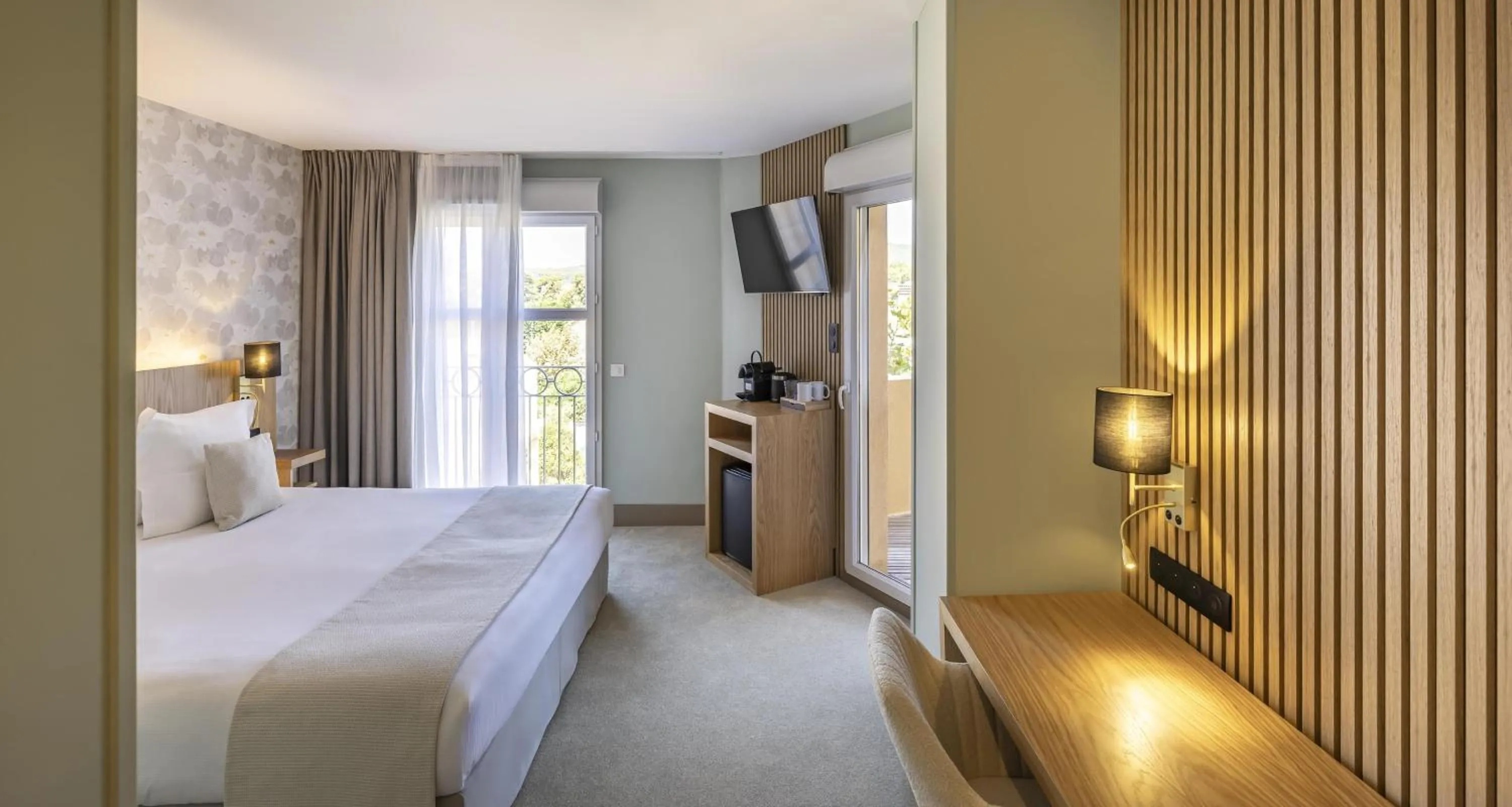 Bedroom, Bed in Best Western Plus Sanary