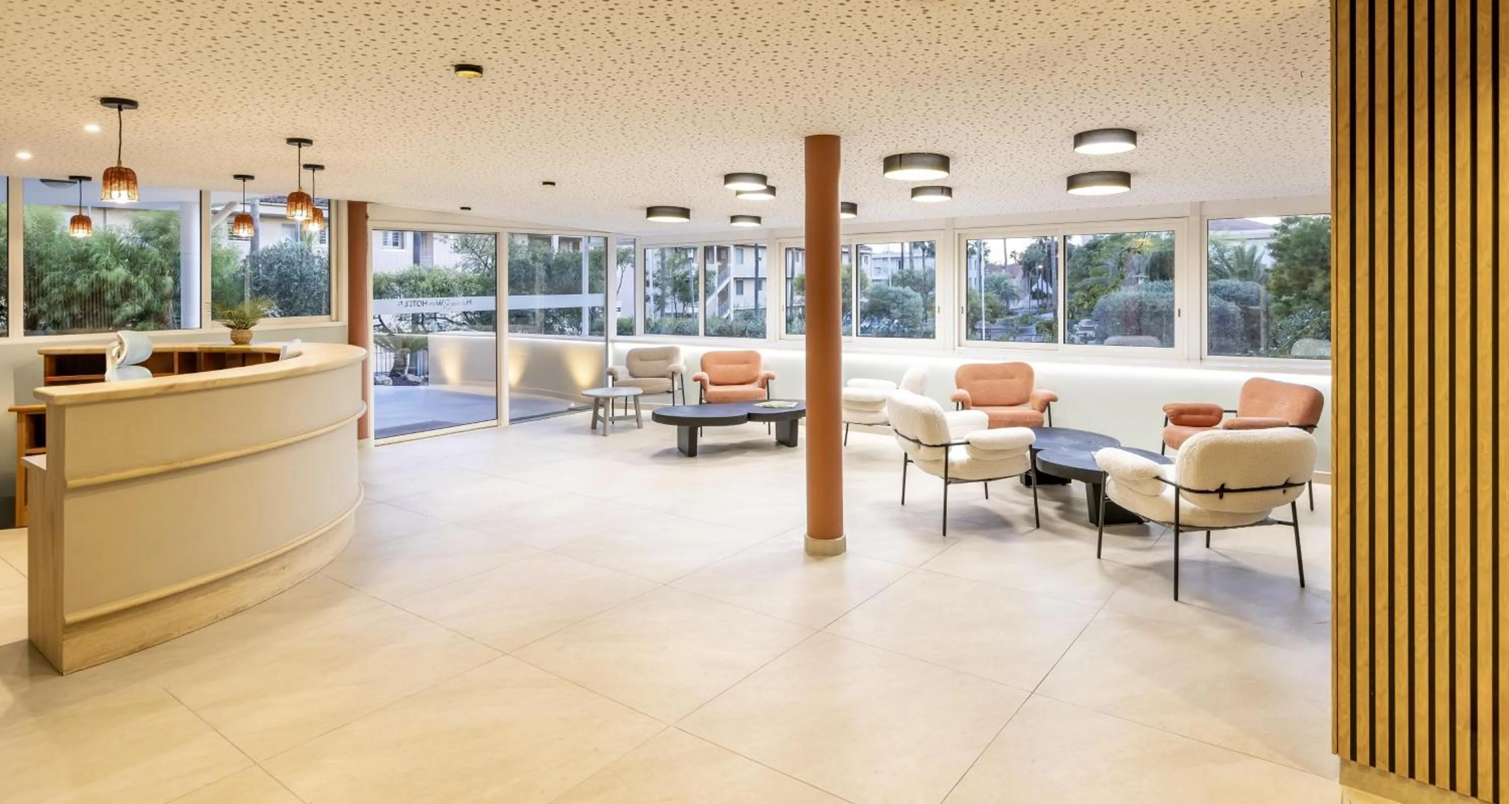 Lobby or reception in Best Western Plus Sanary