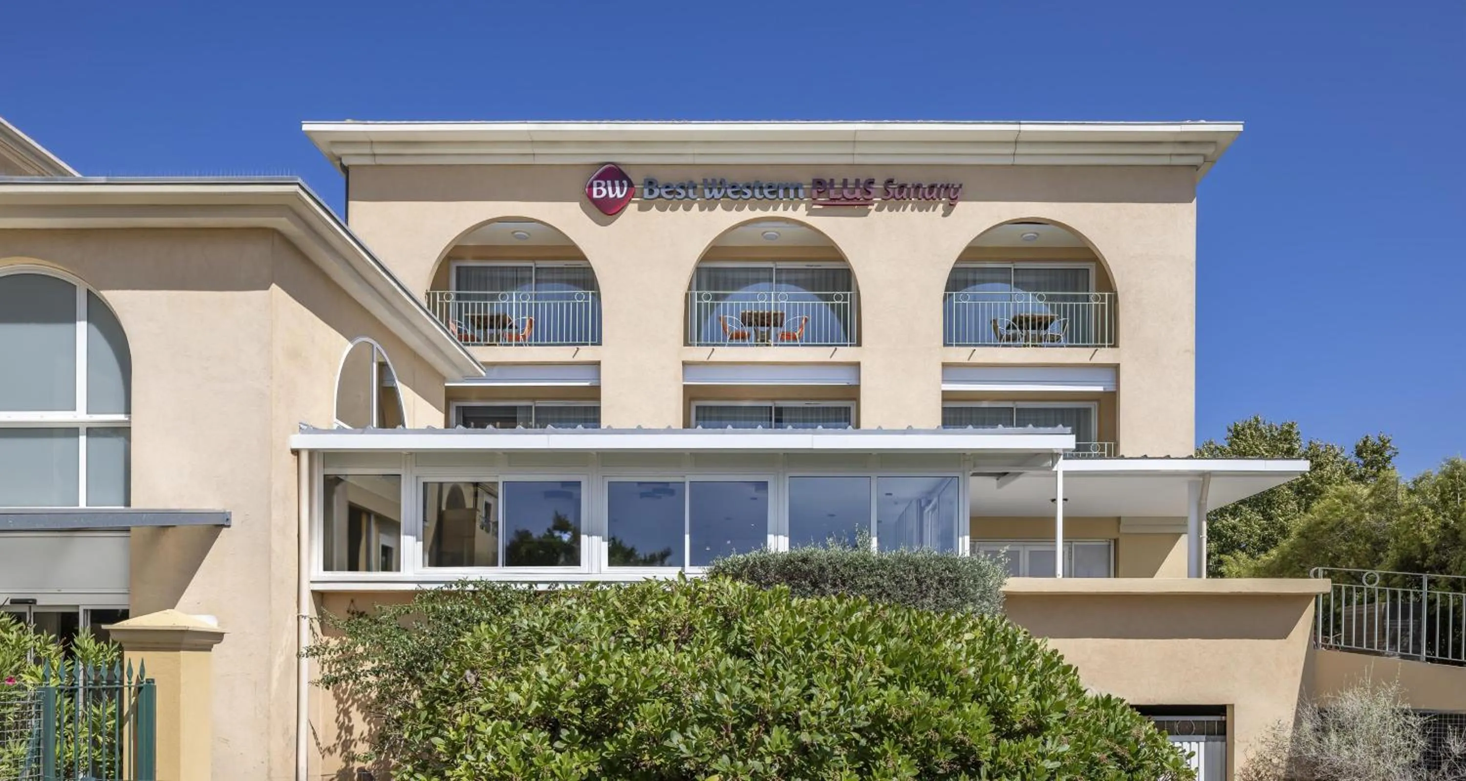 Property building in Best Western Plus Sanary