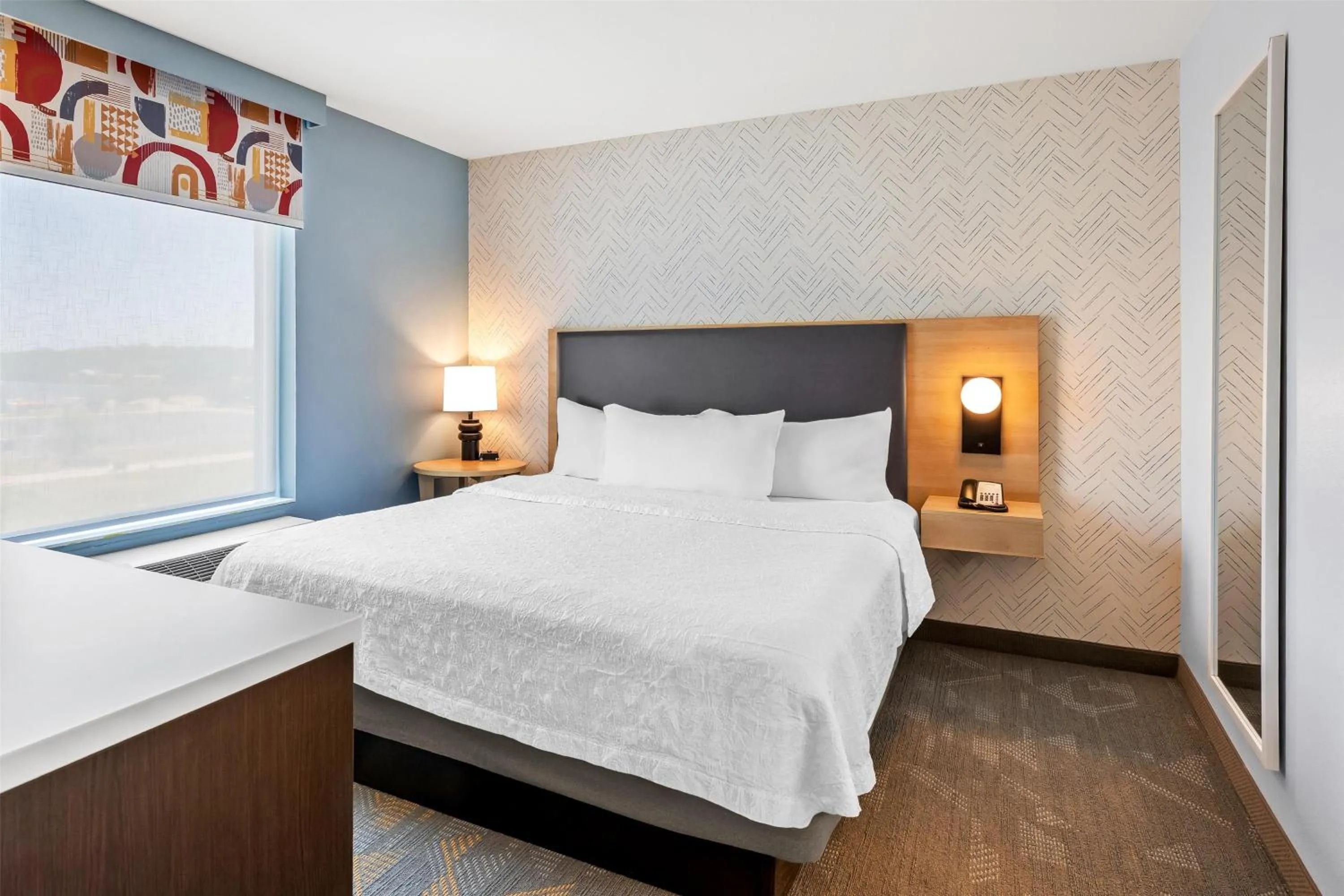 Bed in Home2 Suites By Hilton Youngstown