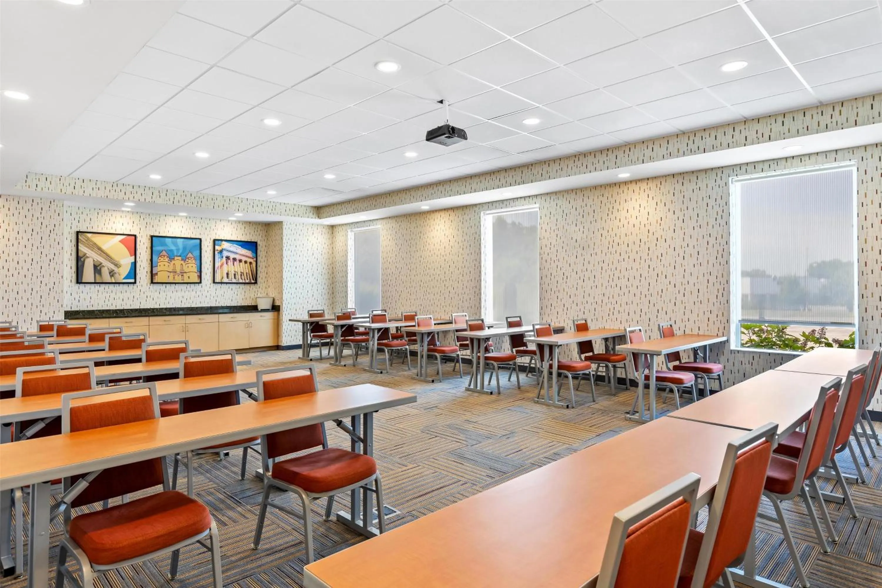 Meeting/conference room in Home2 Suites By Hilton Youngstown