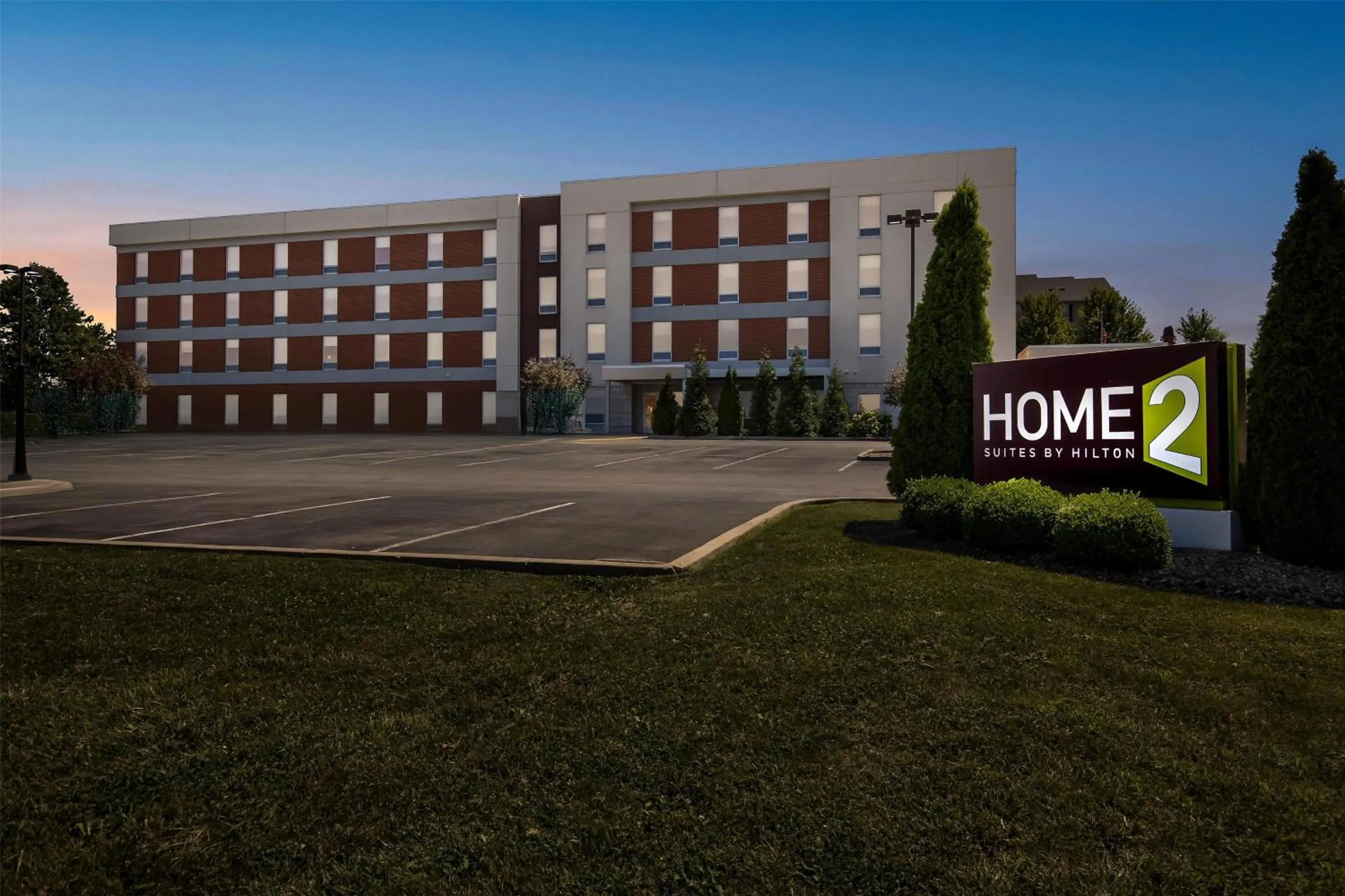 Property building in Home2 Suites By Hilton Youngstown