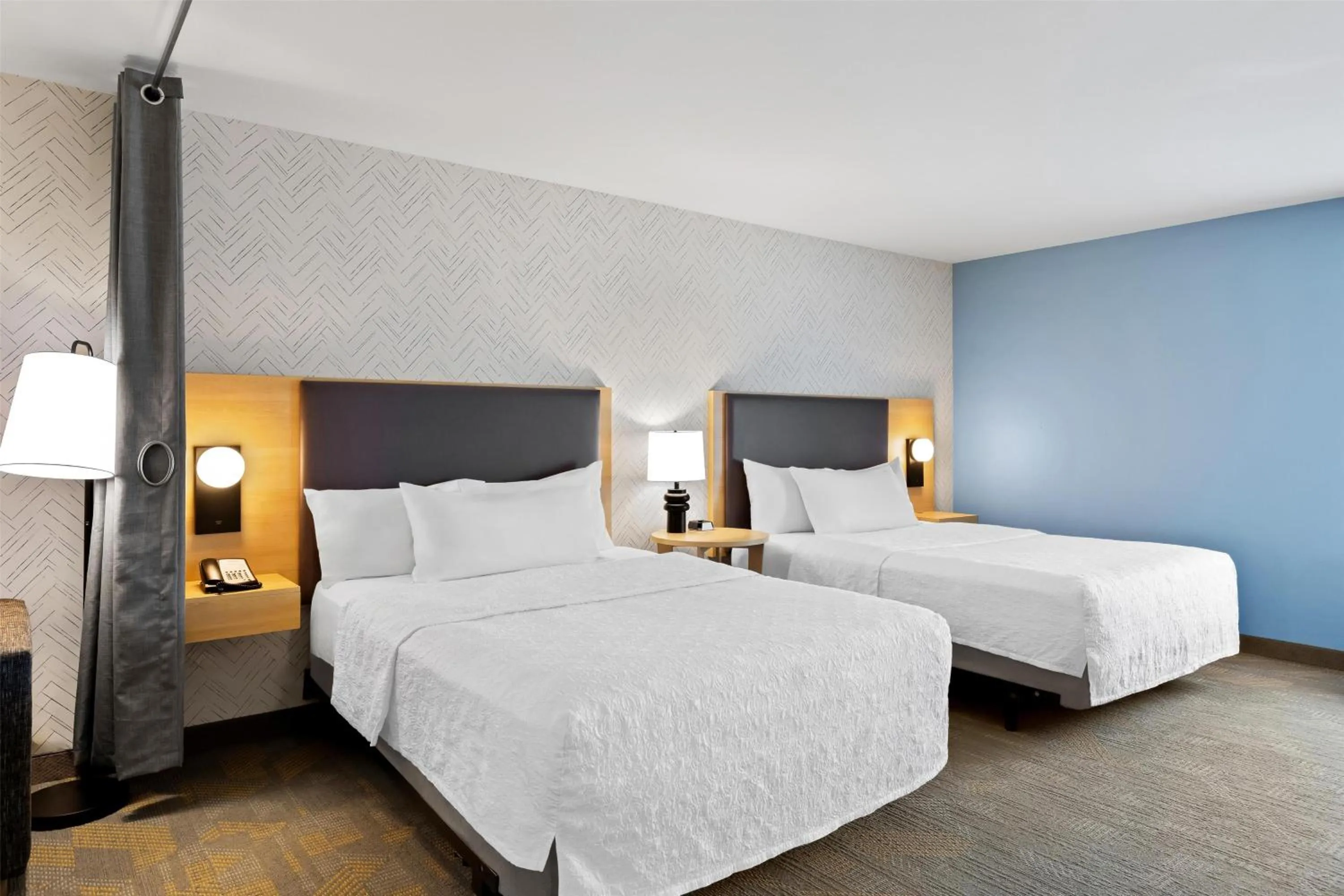 Bed in Home2 Suites By Hilton Youngstown