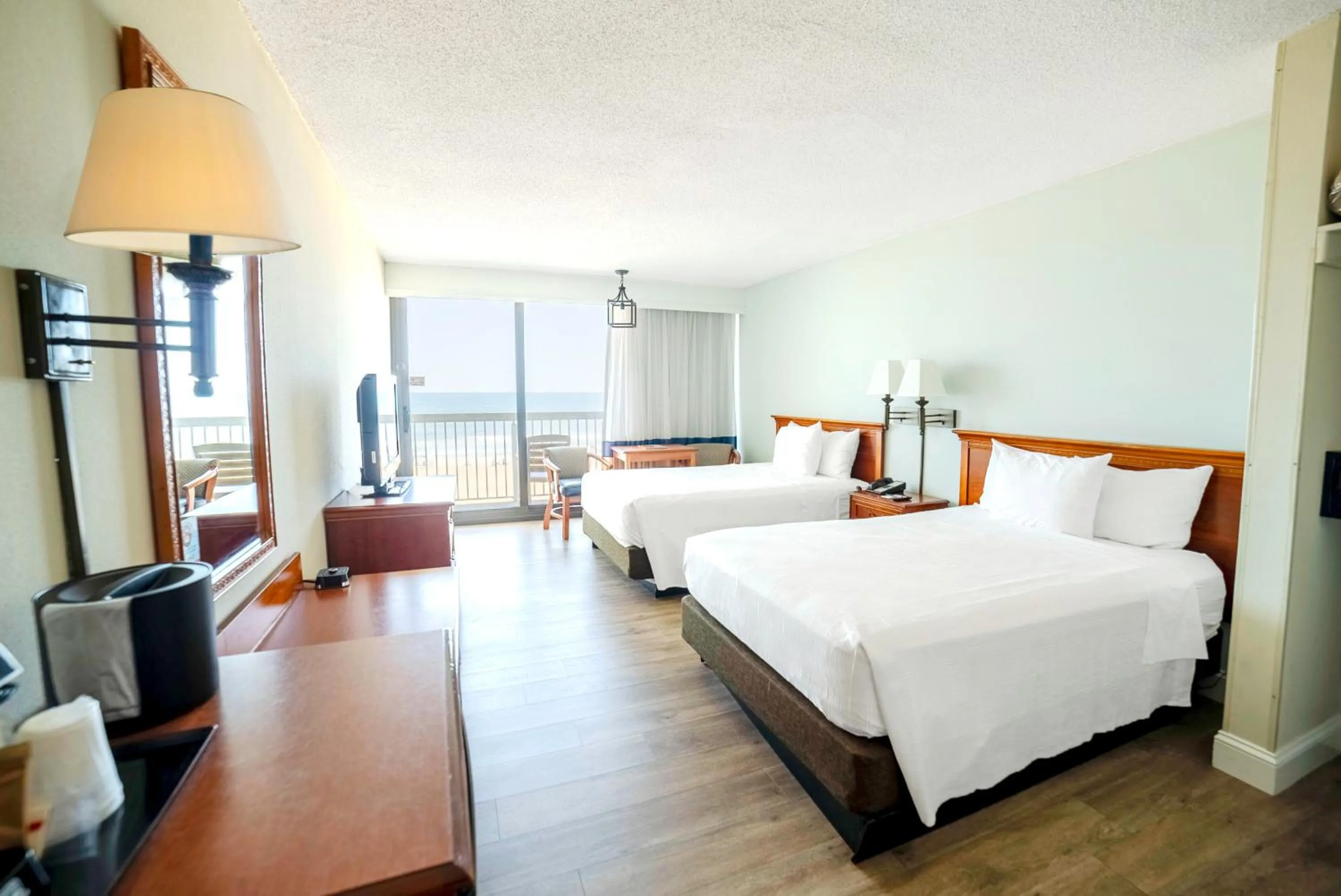 Bed in The Oceanfront Inn - Virginia Beach