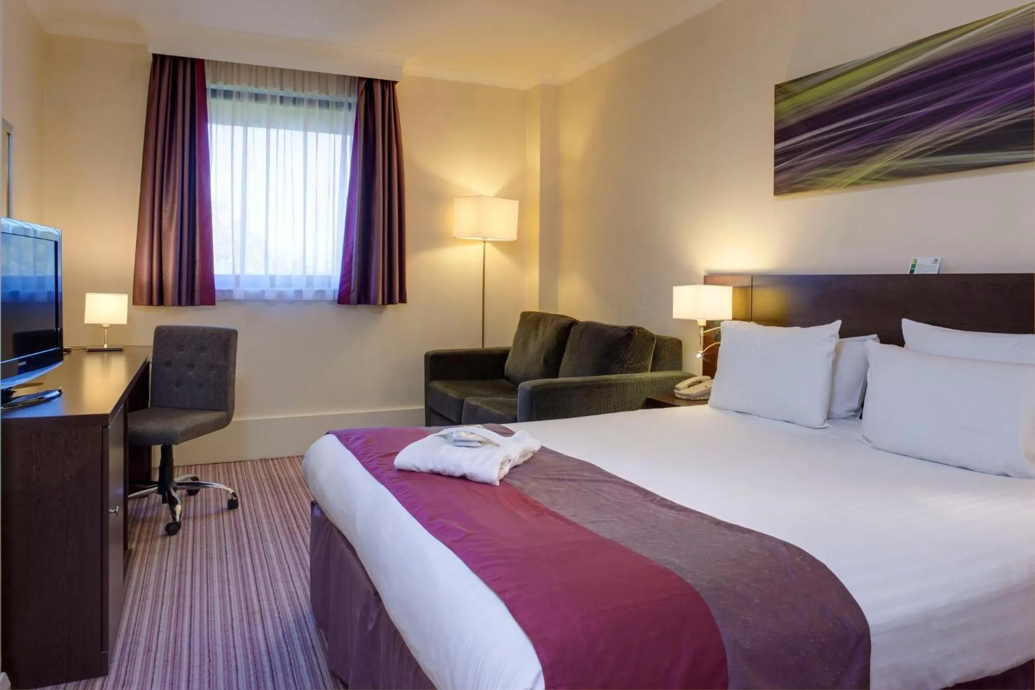 Photo of the whole room, Bed in Holiday Inn Leamington Spa - Warwick by IHG