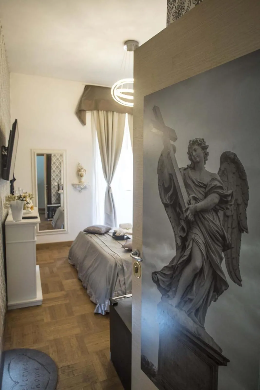 Photo of the whole room in Barberini Dream